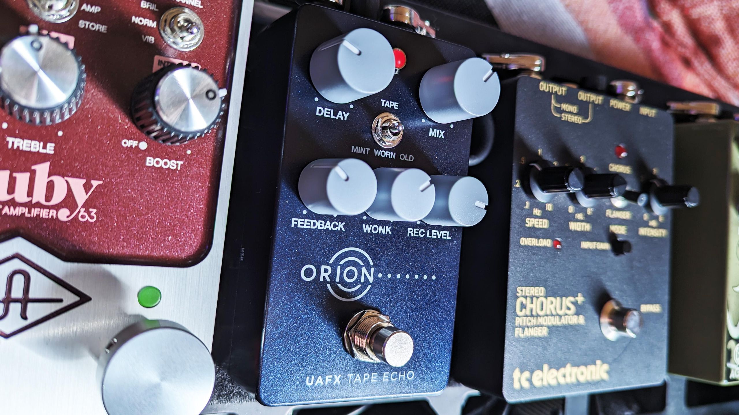 中古　UAFX Orion Tape Echo Amazon.com: Universal Audio Orion Tape Echo Effect Pedal