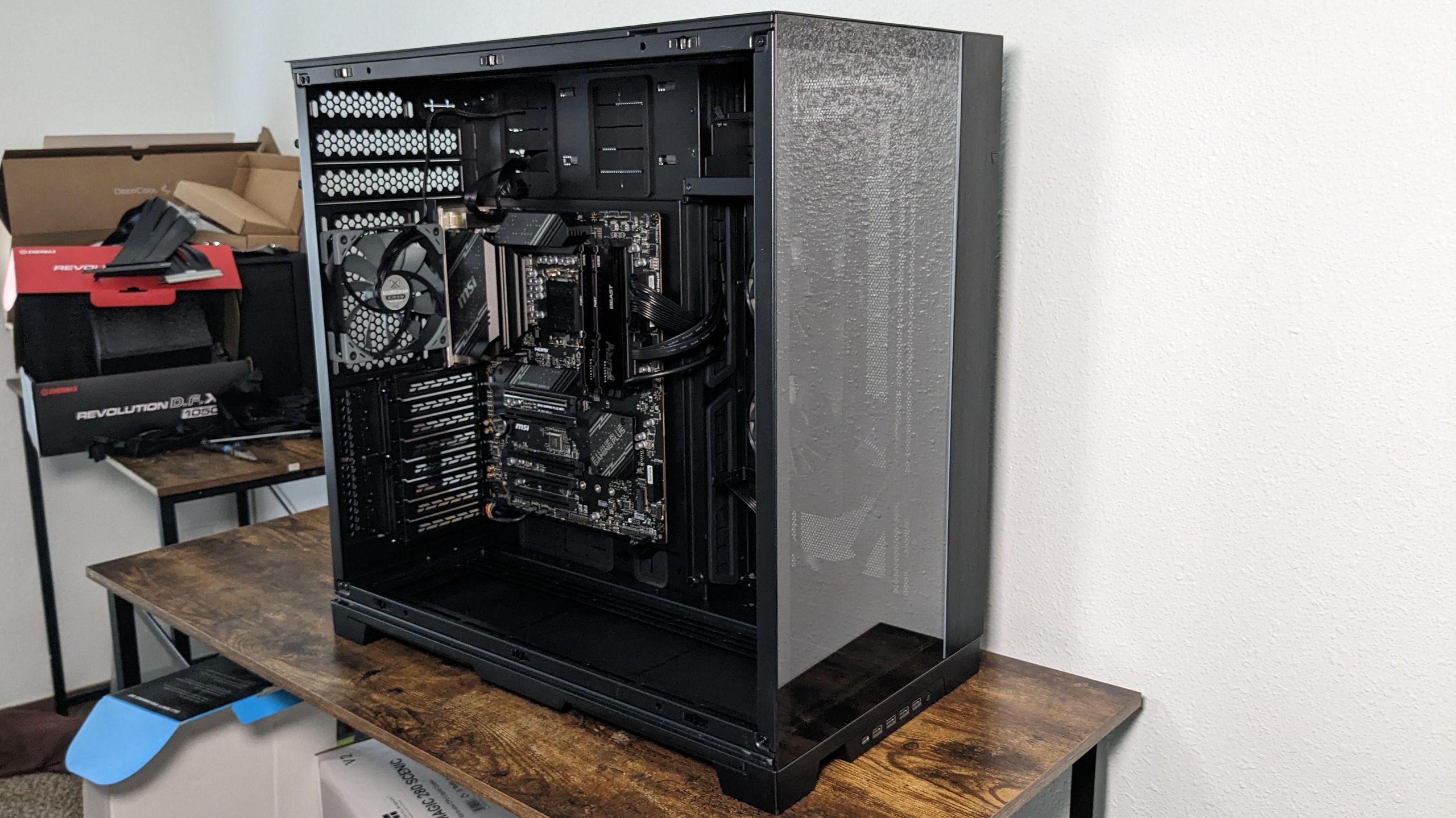 Lian Li's O11D EVO XL Hands-On: Roomy and Massively Customizable