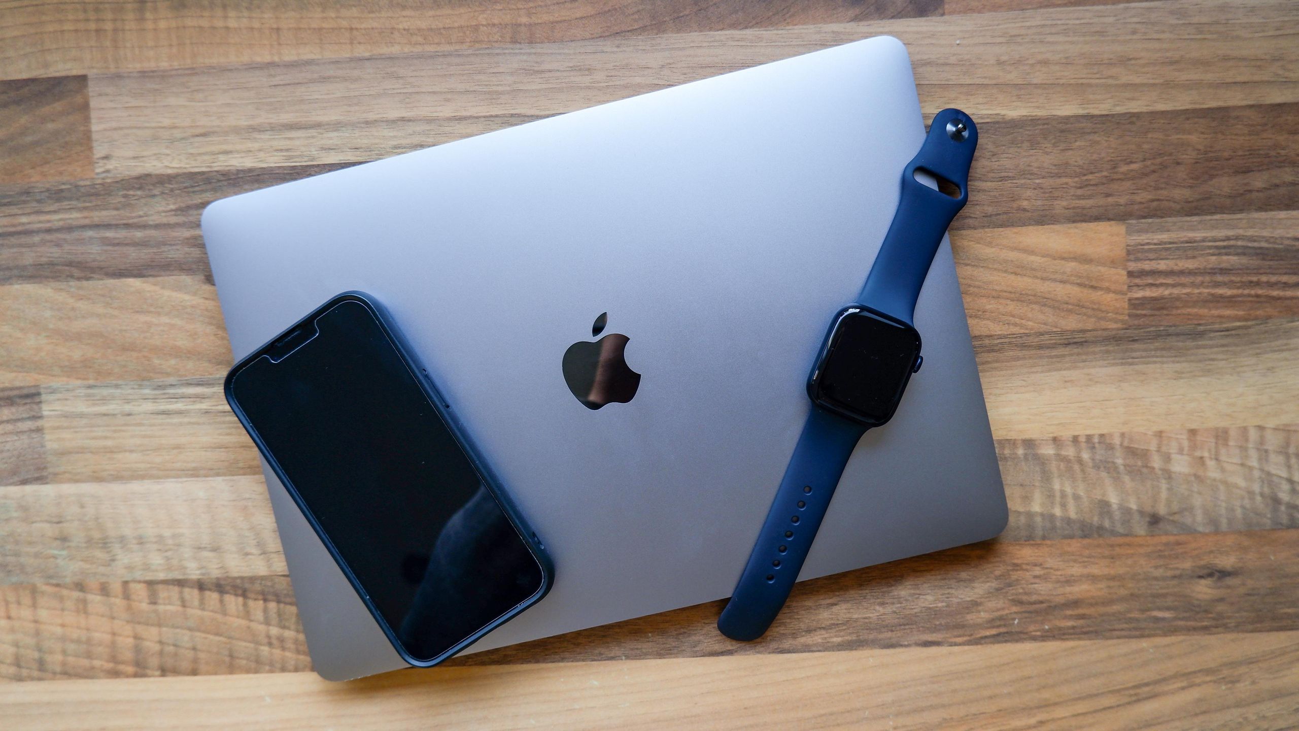MacBook、iPhone、AppleWatchセット xS6DubBi4xsmgb8G5G72Kn.jpg