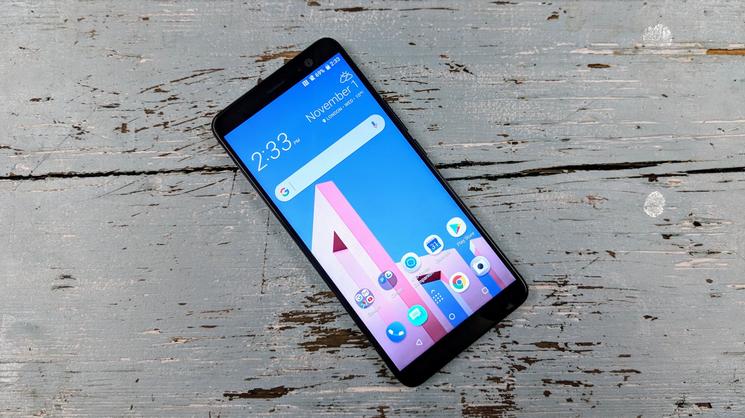 HTC U11+ review: a powerful and stylish flagship that you're