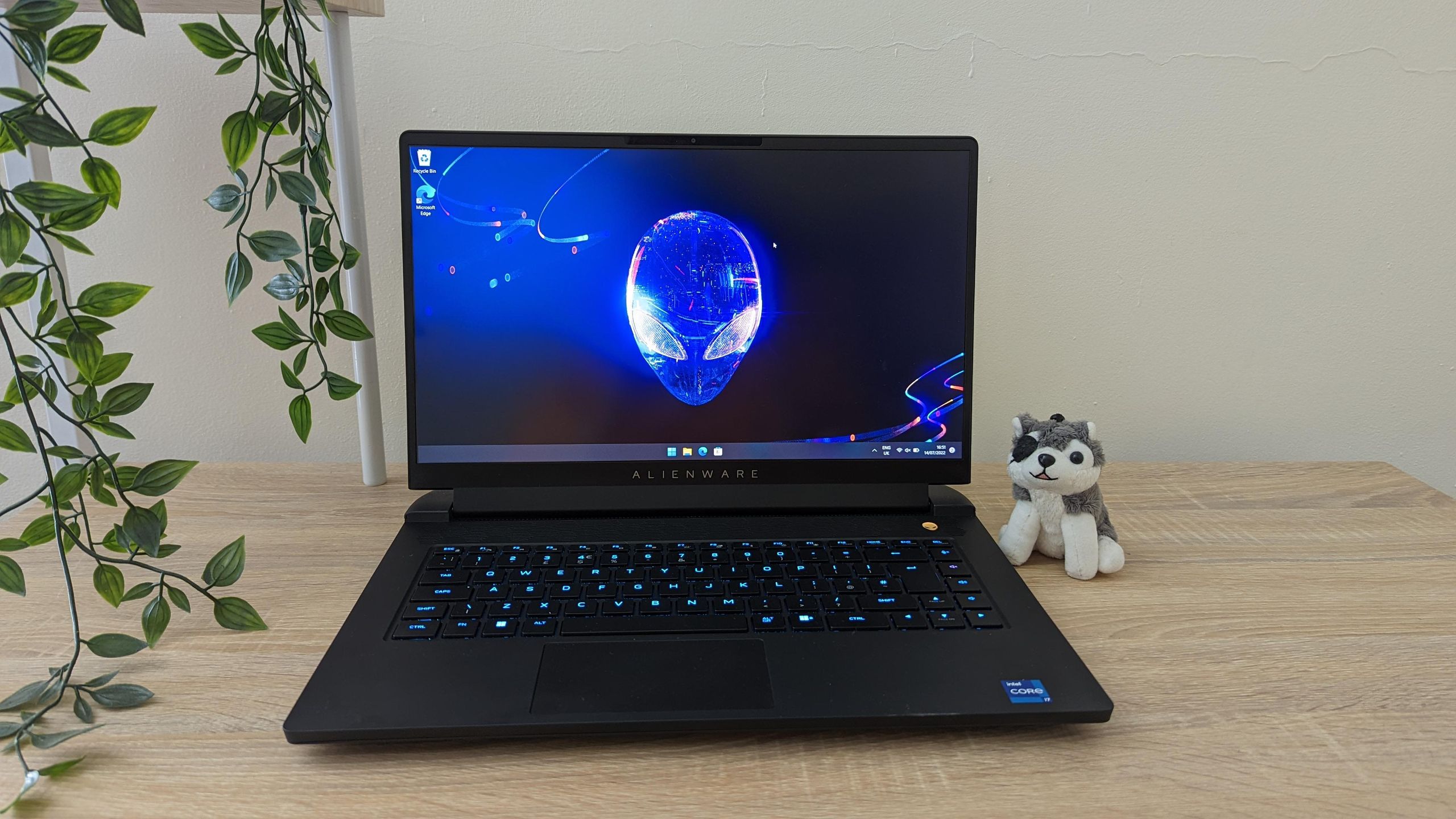 ★新品未使用★ Alienware m15 R7 Review: Alienware m15 R7 15.6