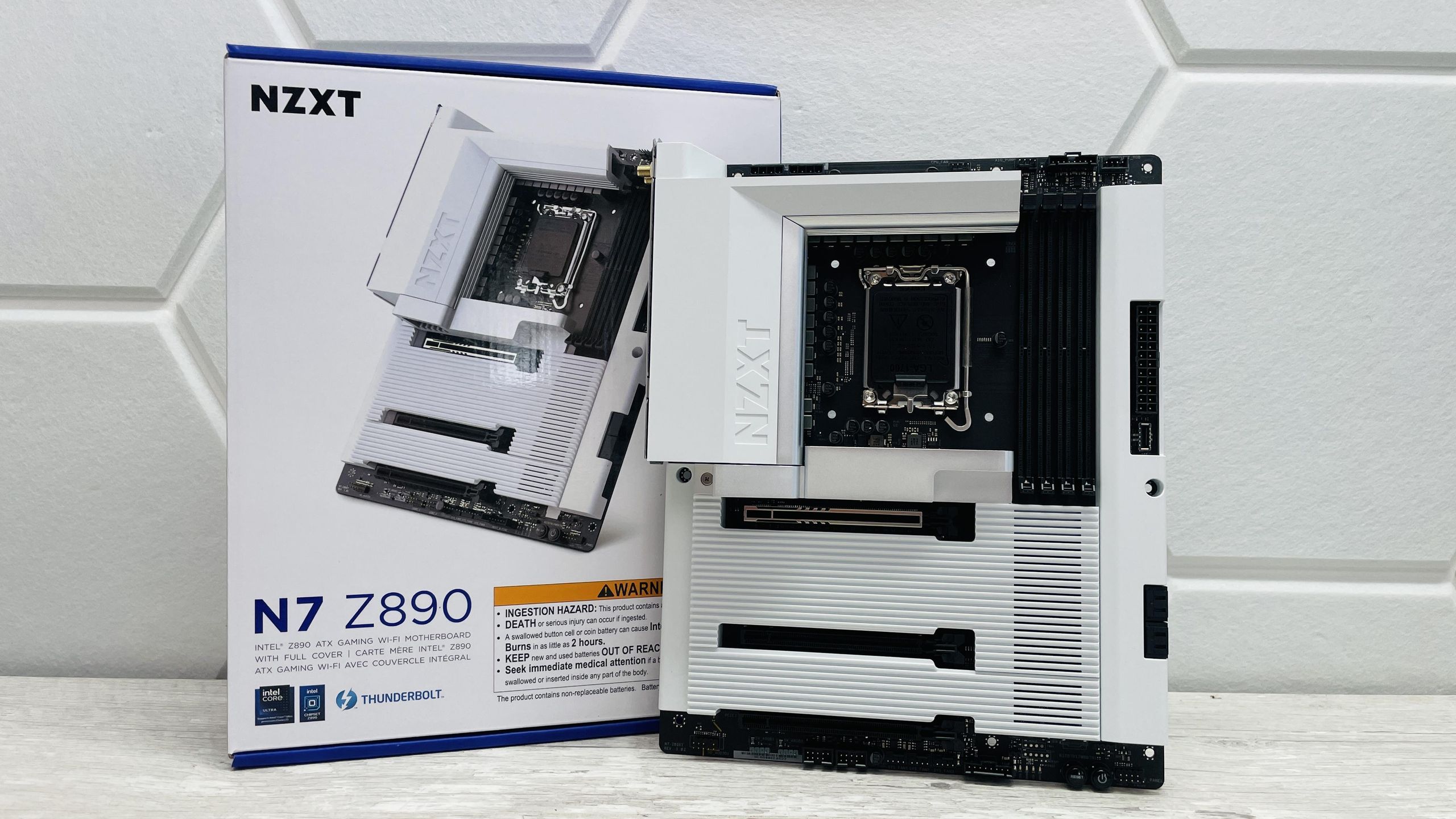 [新品未開封] NZXT N7 Z790 ホワイト NZXT N7-Z79XT-W1 N7 Intel Z790 Wi-Fi 6E ATX Motherboard - White Cover