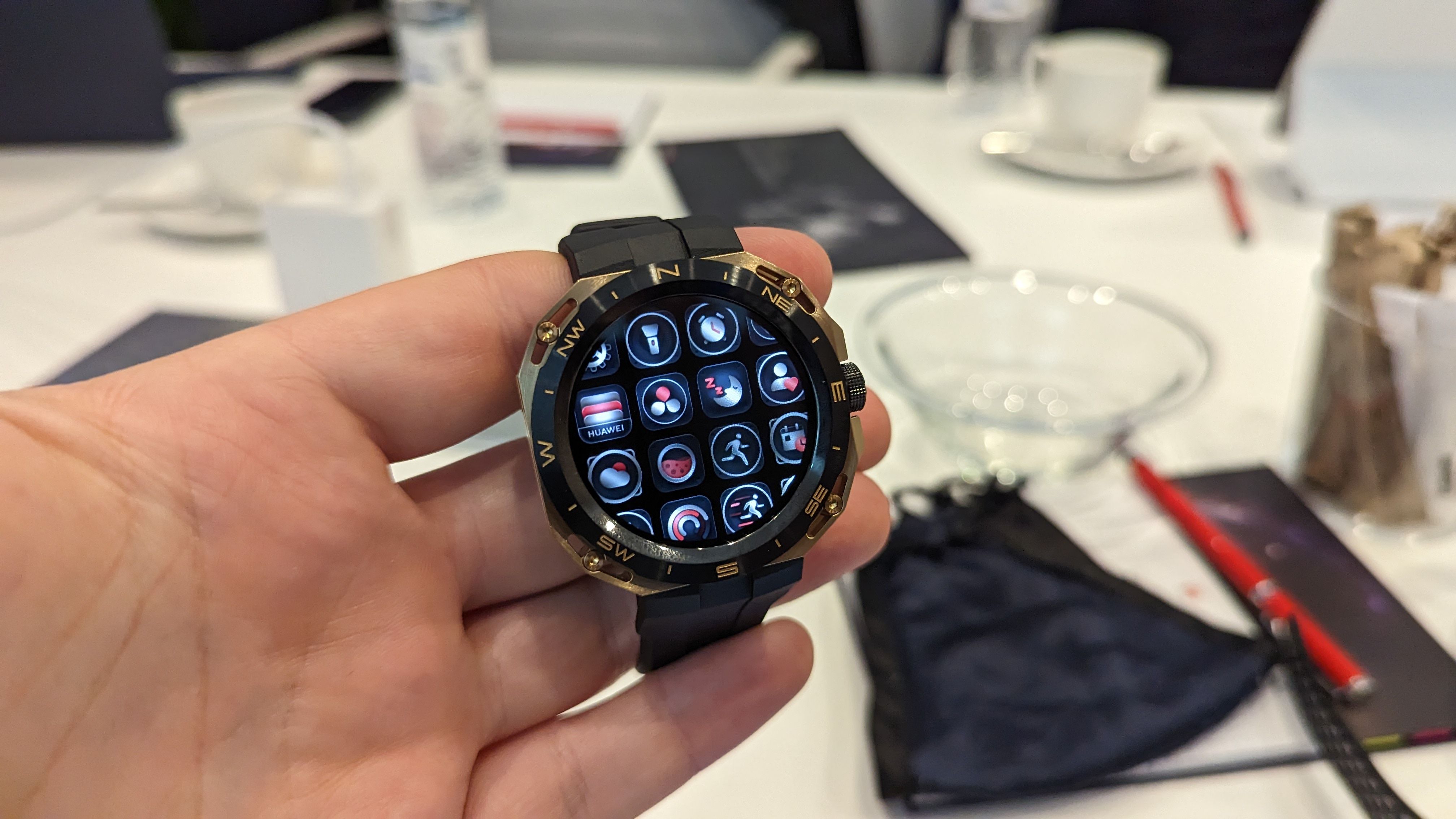 HUAWEI - 【動作品】HUAWEI WATCH GT Cyber HUAWEI WATCH GT Cyber レビュー |ケース・テーマの着せ替えが