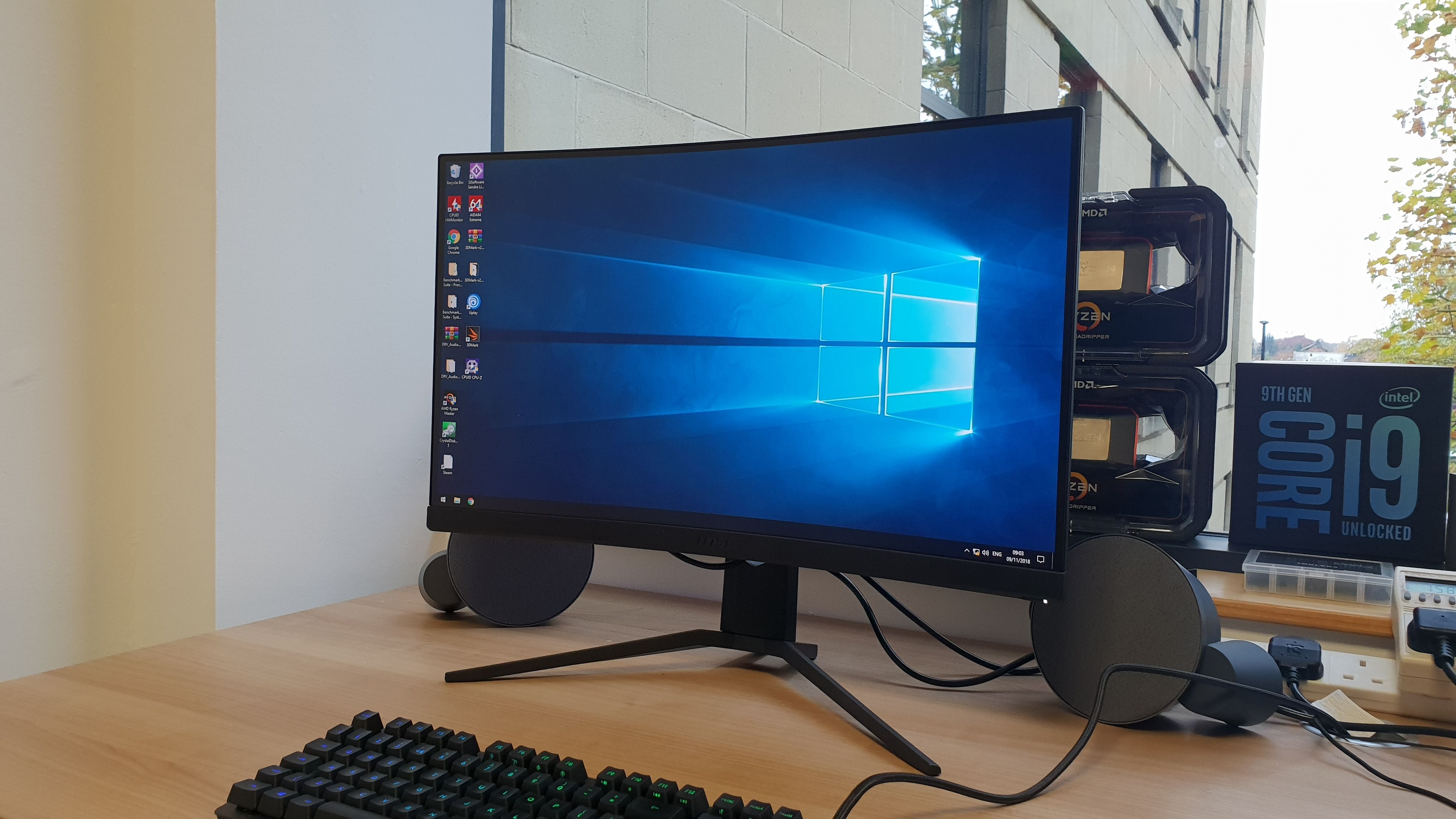 MSI Optix MAG271C 27インチ ゲーミングモニター Monitor - Curved Gaming Monitor - MAG271C | MSI Global