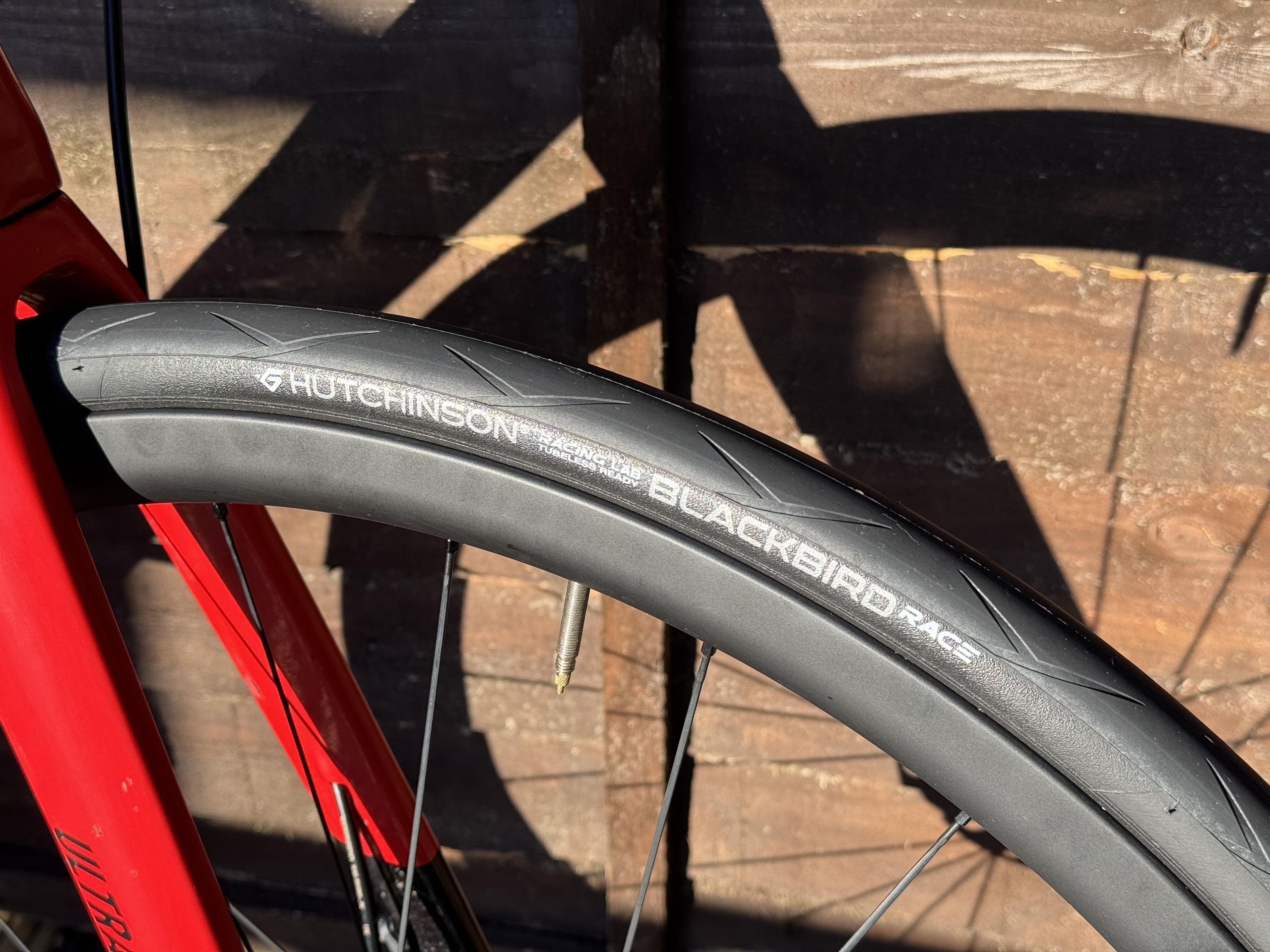 HUTCHINSON Blackbird Tlr Performance /noir 700 30 2025 Composants Vélo