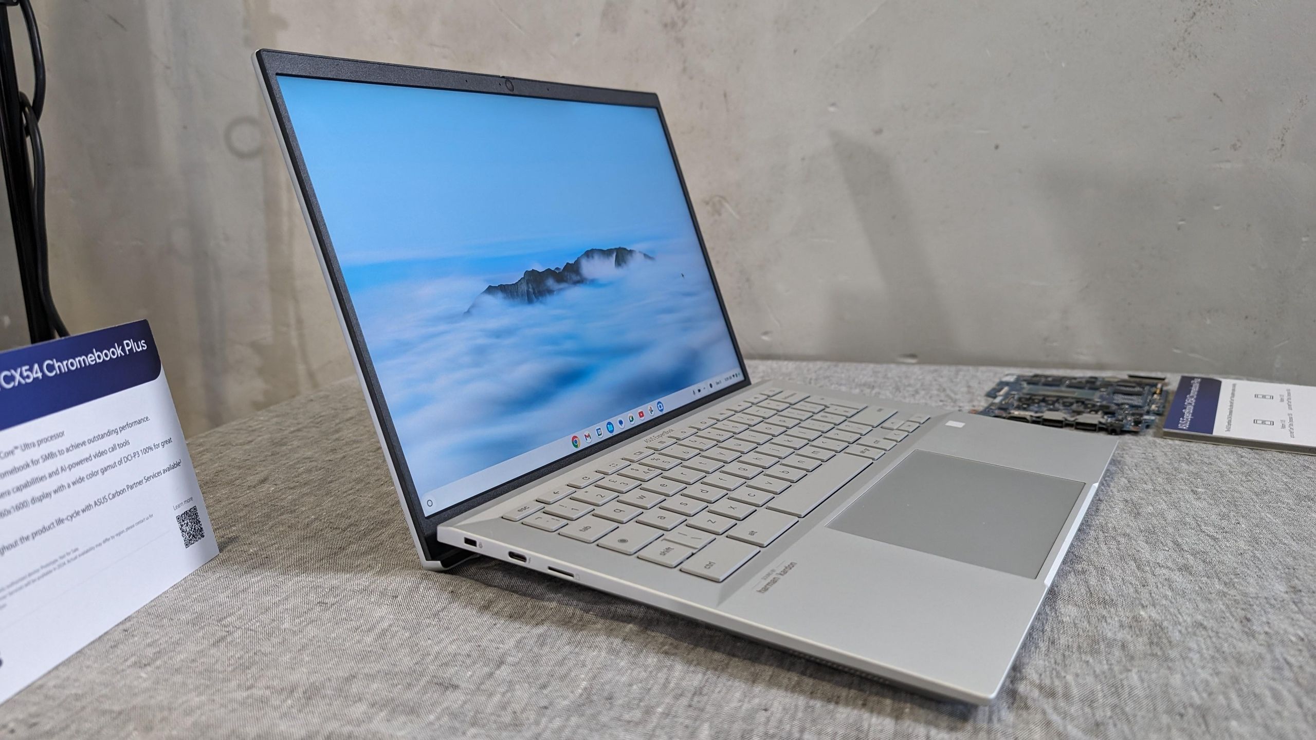 【新品・未開封】ASUS ExpertBook CX54 Chromebook TRJzBEYdqfooZN4b7QepQi.jpg