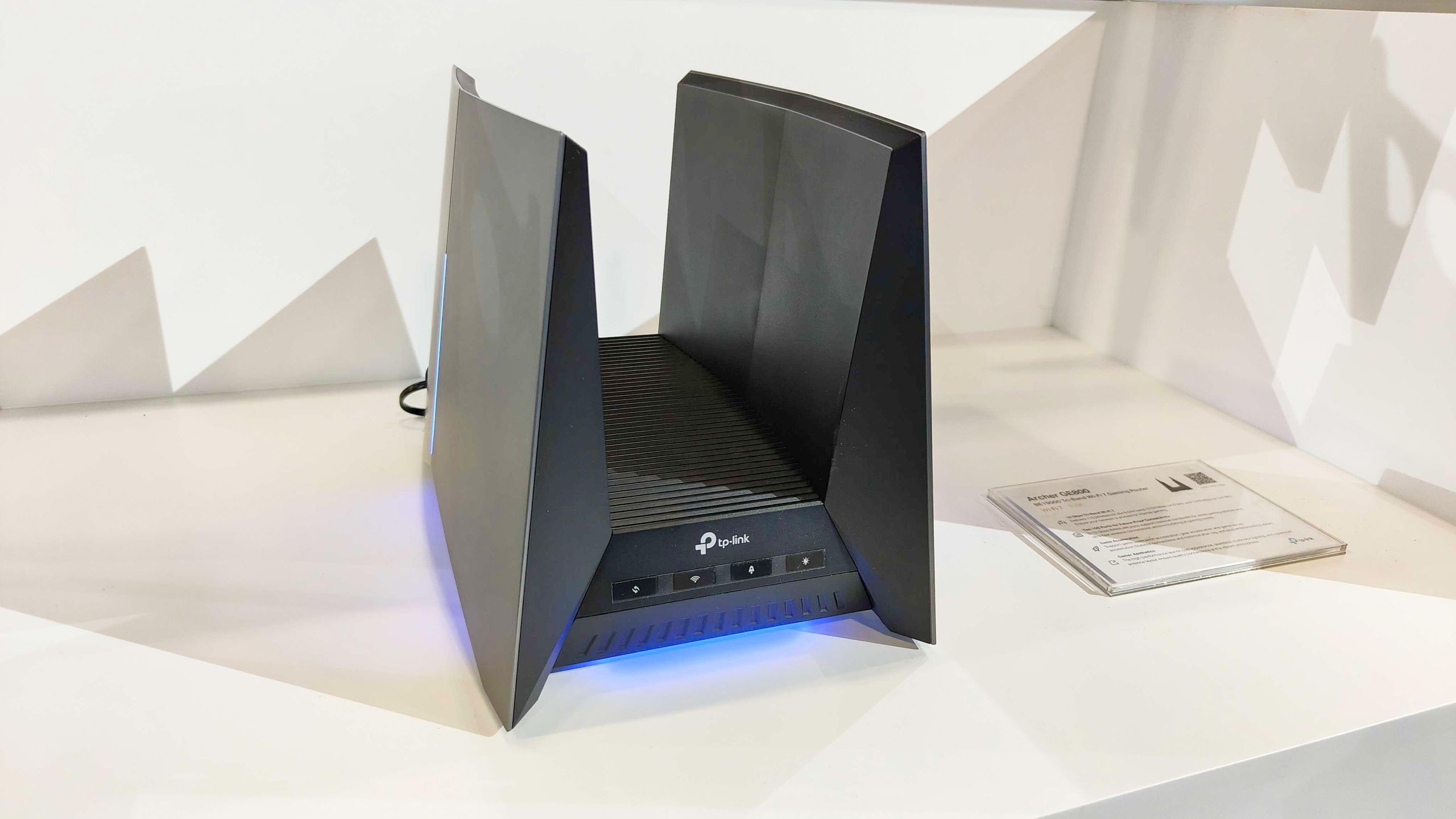 TP-Link Archer GE800 Wi-Fi 7 ルーター Archer GE800 | BE19000 Tri-Band Wi-Fi 7 Gaming Router | TP-Link