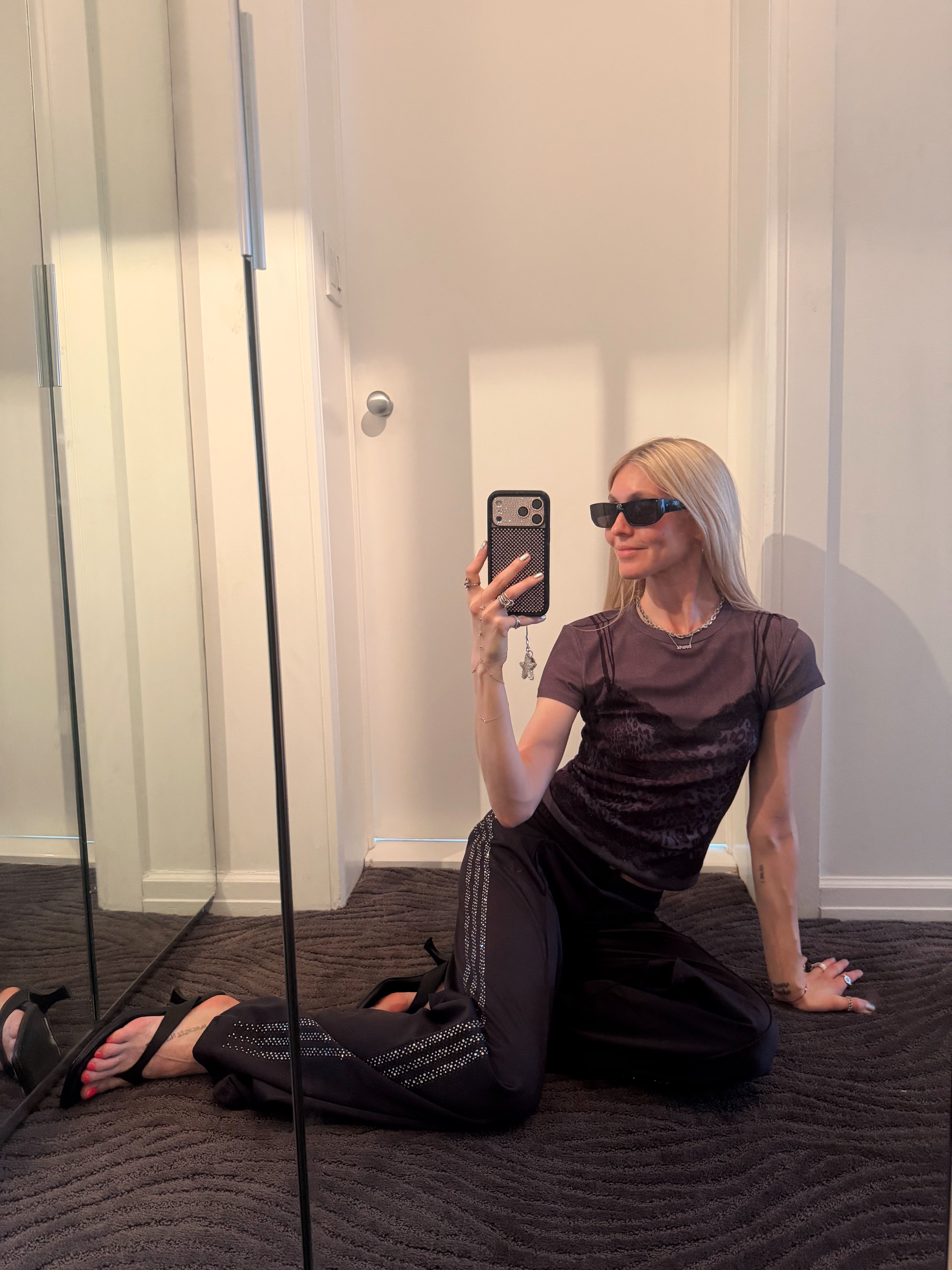 Jessica Minkoff shows off a pair of thong heels with dark-colored athleisure