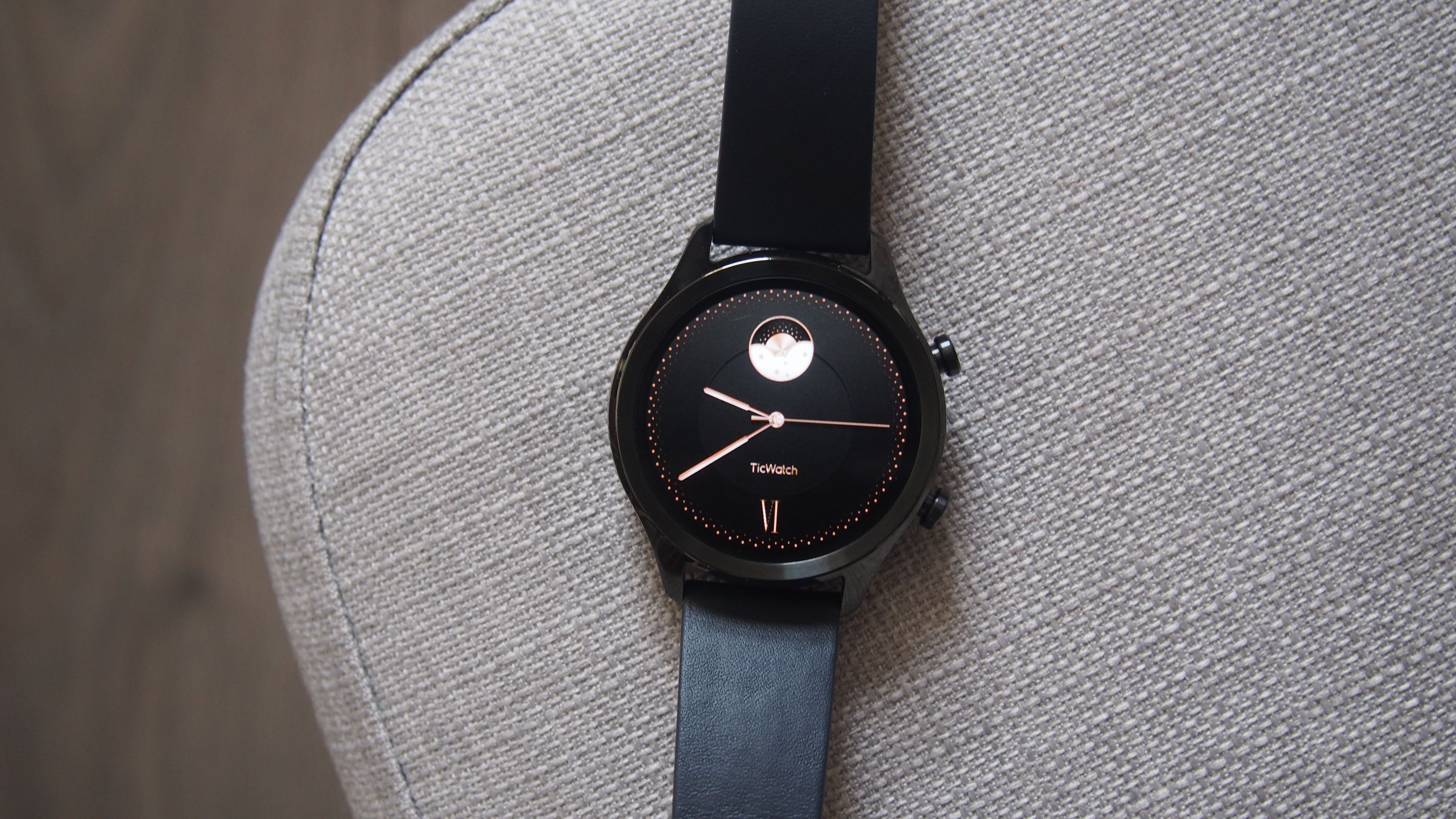 ticwatch c2 plus 美品。2週間使用　オマケ多数 ticwatch c2 plus 美品。2週間使用 オマケ多数の通販 by audion