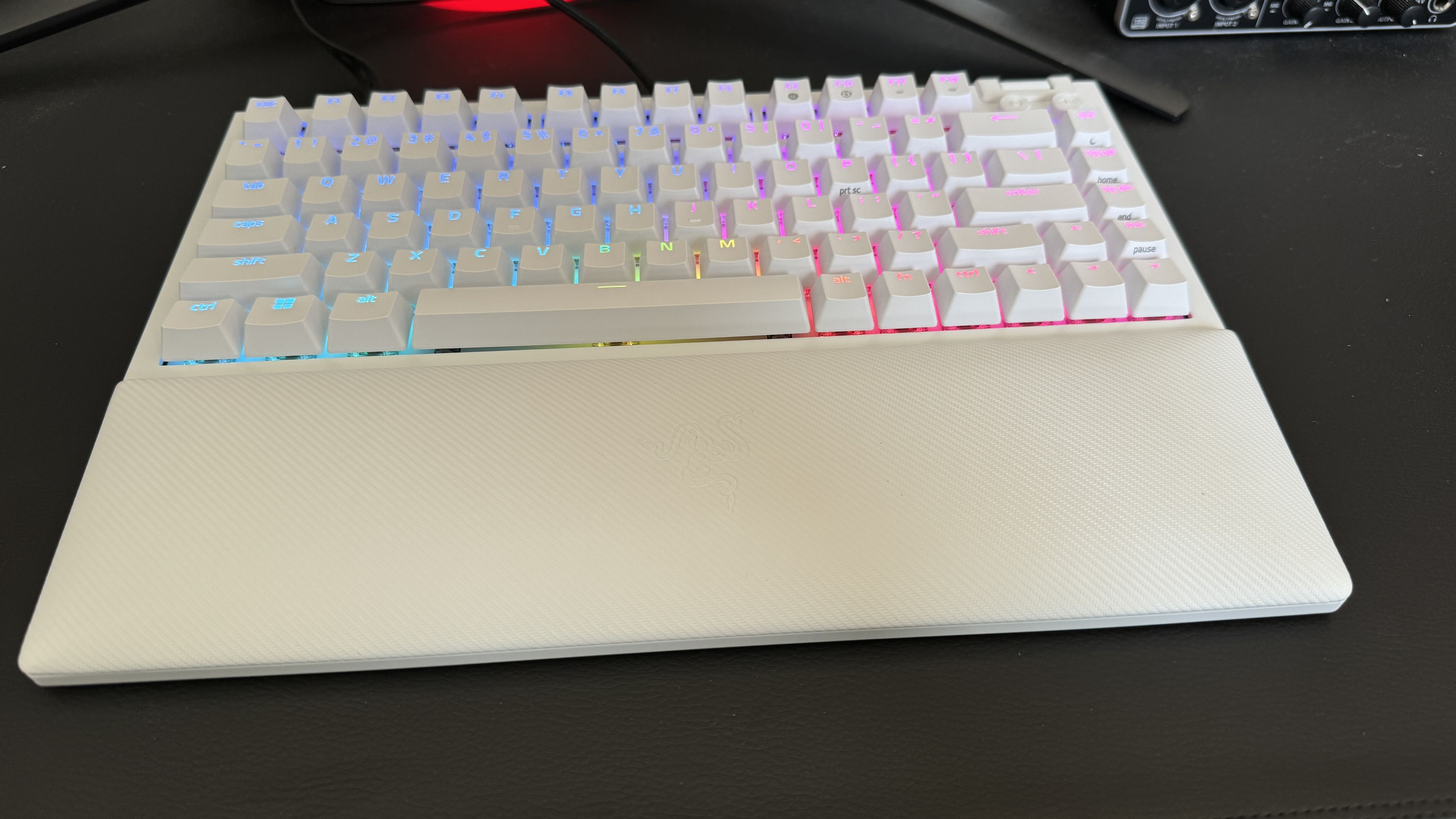Razer Blackwidow v4 75％　White　us配列 Buy Razer BlackWidow V4 75% - US - White | Gaming Keyboards