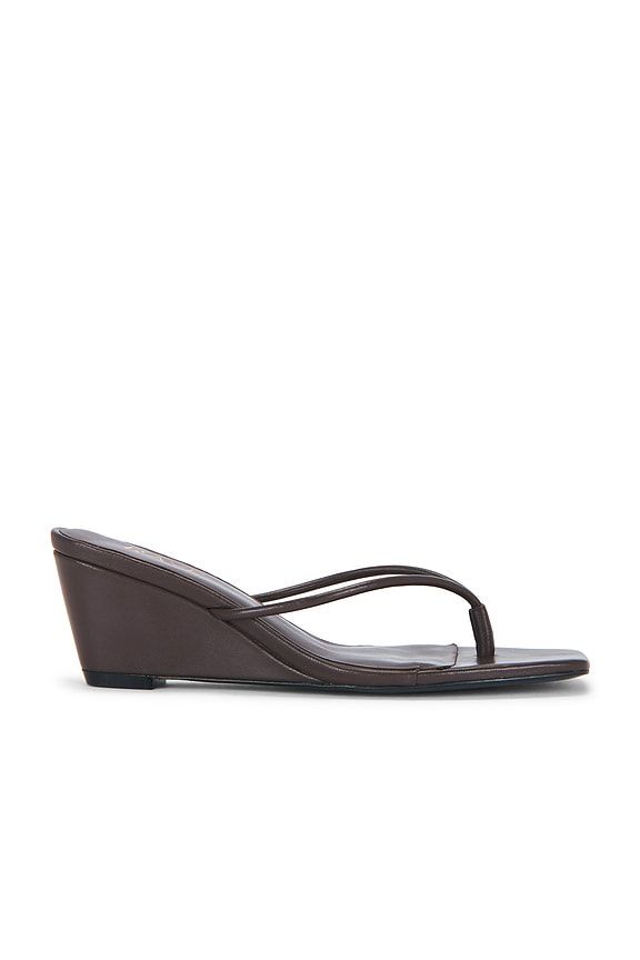 Livy Wedge