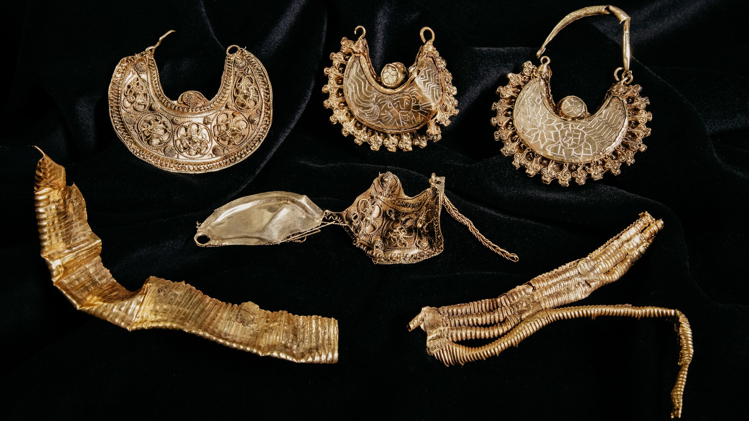Very, very rare' gold and silver medieval treasure unearthed in