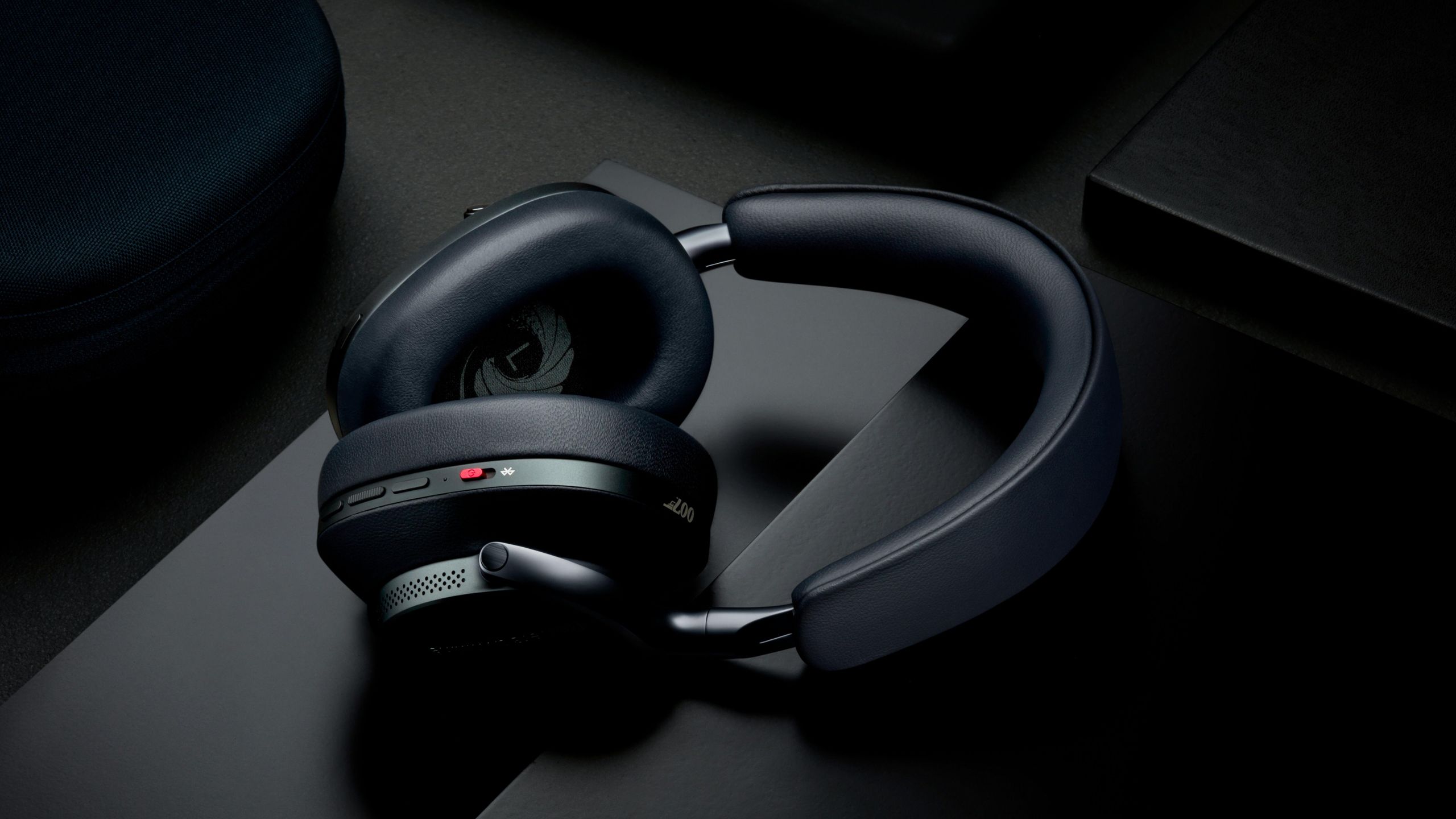 ヘッドホン Bowers & Wilkins Px8 007 Edision EGMiwdetVAPxZdveCDFzKX.jpg