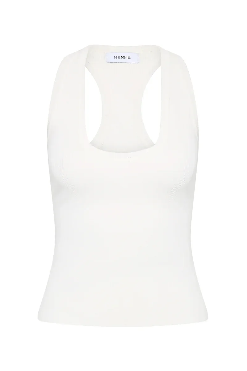 Henne, Maiken Tank