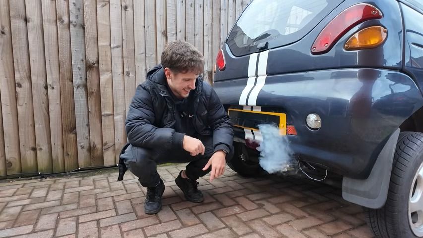 elfbar elfa master akku Car powered by 500 disposable vape batteries boasts 18-mile range, 35mph  top speed, USB-C charging port — early 2000s Reva G.Wiz gets a makeover