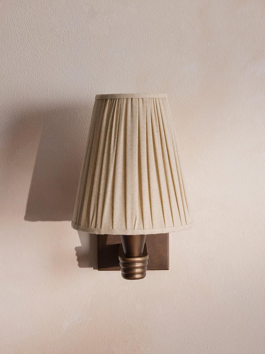 Viola Wall Light, Bronze