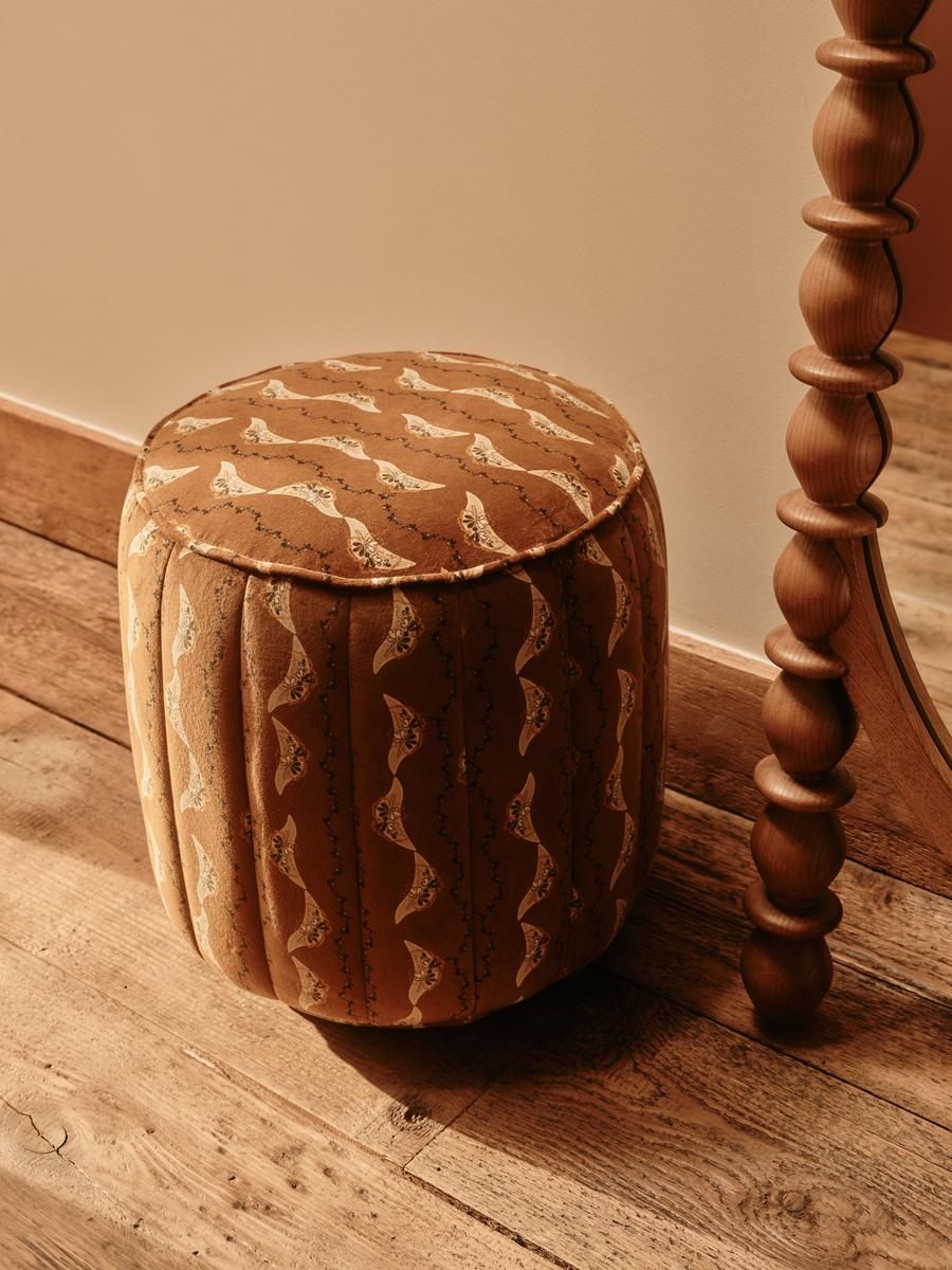 Romi Footstool, Deklan Velvet, Uk