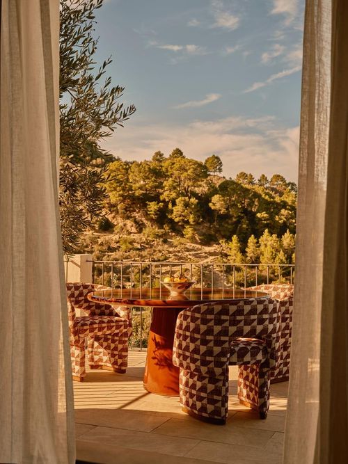 Reti Outdoor Dining Table in Maroon