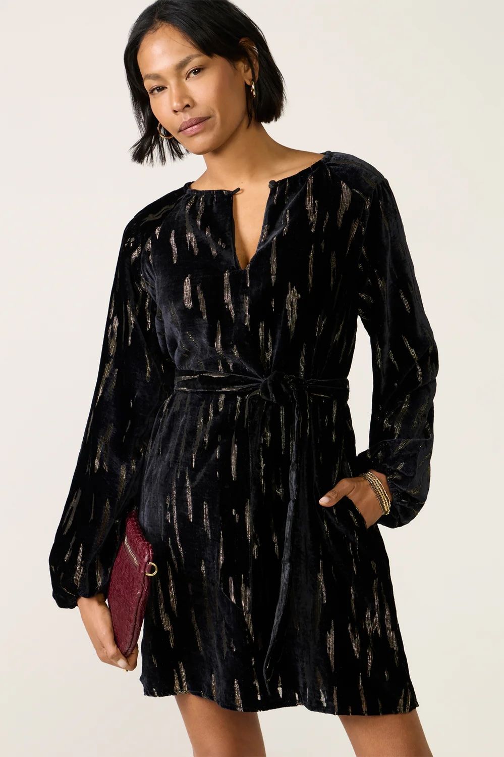 Evereve Carina Velvet Shift Dress