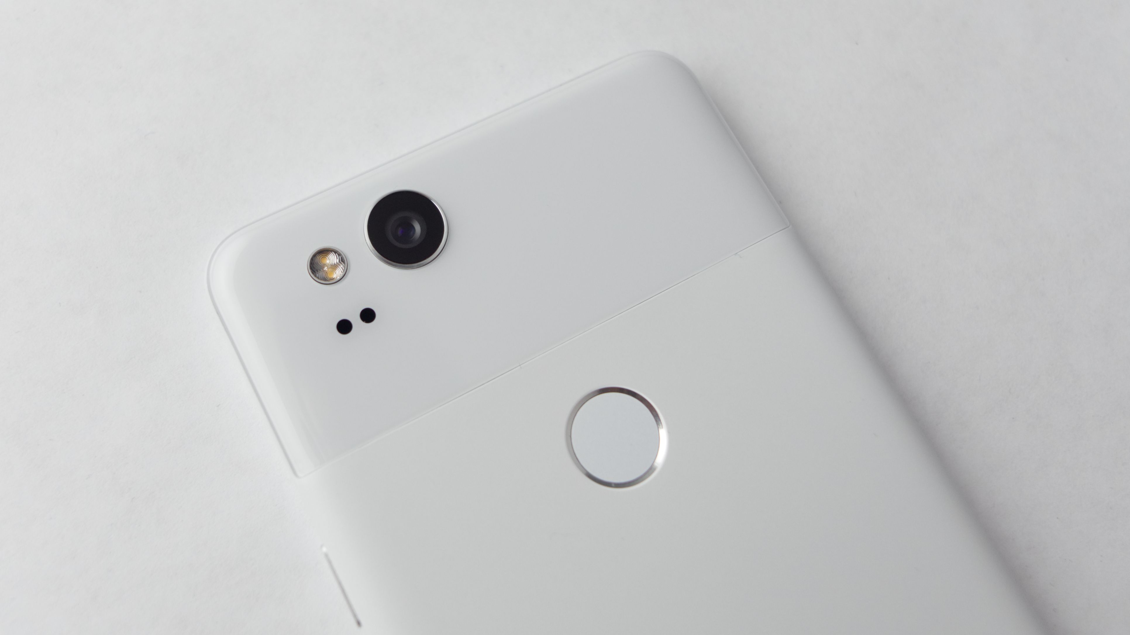 Google Pixel 3 renders show both models in black and white