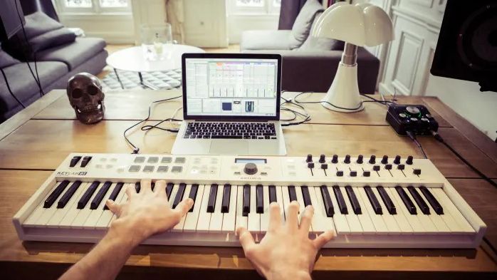 美品！ARTURIA KEY LAB61 ESSENTIAL Arturia - KeyLab Essential