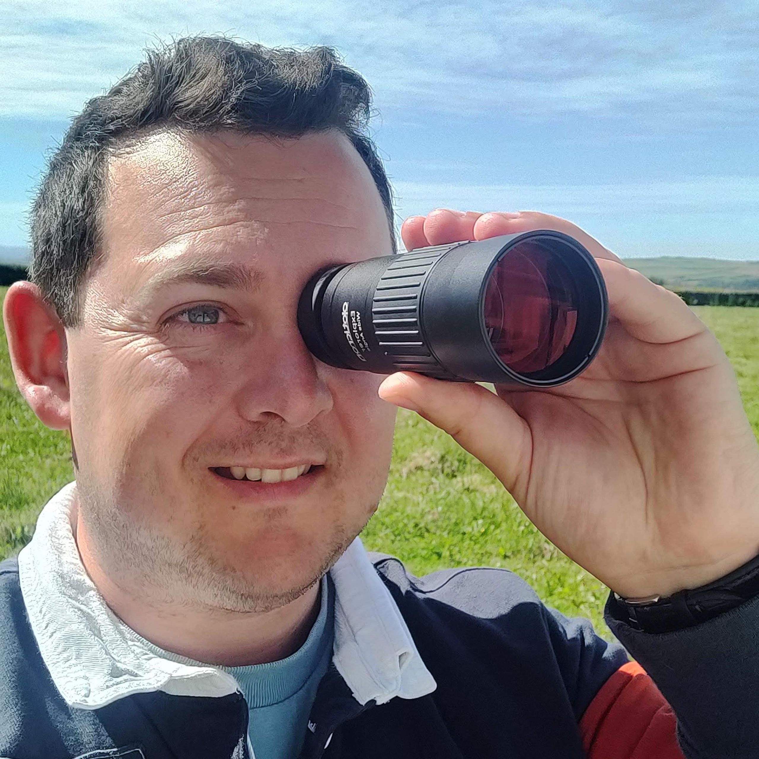 monocular use in bright sunlight vs low light comparison