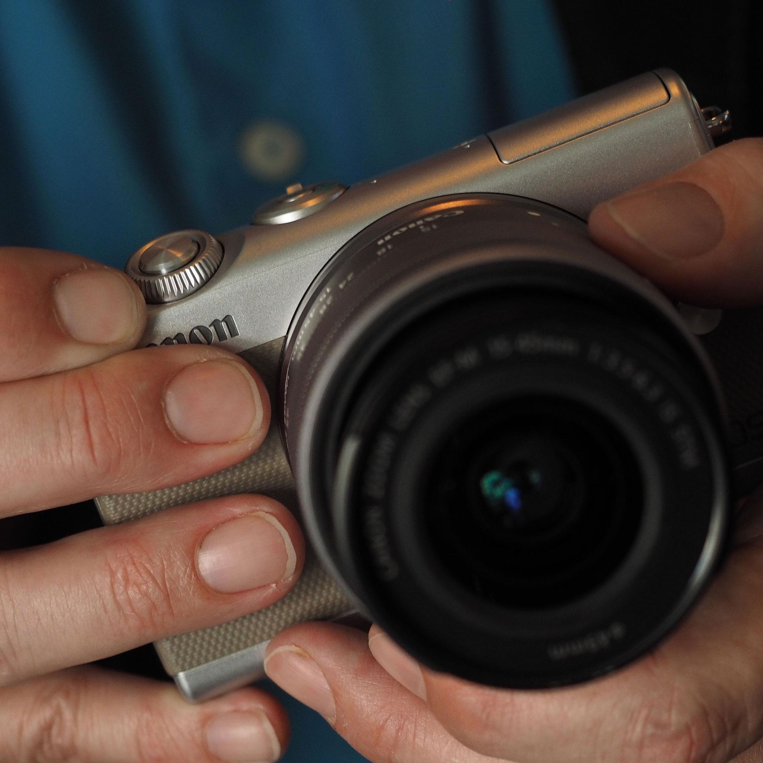 canon EOS M100 シルバー×ブラウン Was the Canon EOS M100 the company's worst ever camera? | Digital
