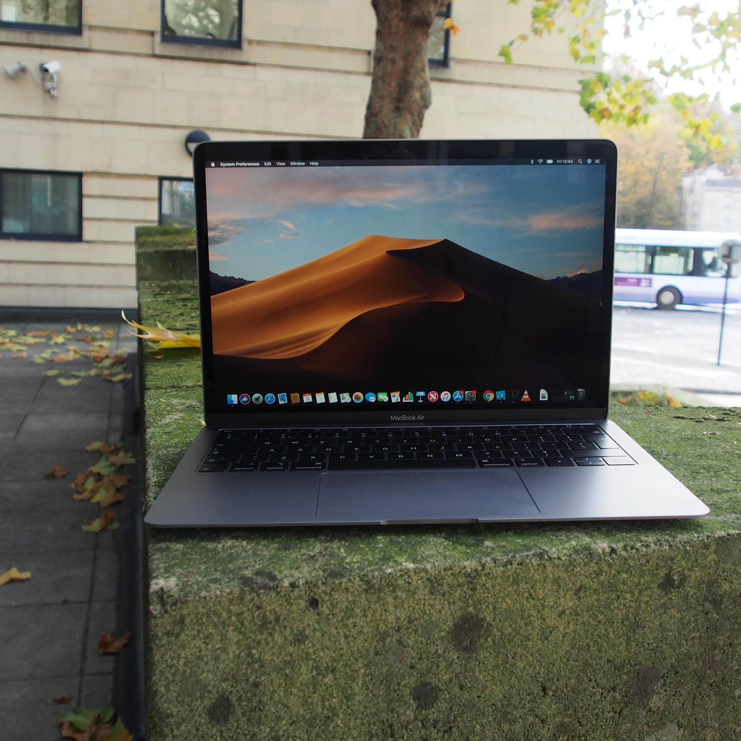 MacBook Air （Retina 13-inc 2018） Amazon.com: 2018 Apple MacBook Air with 1.6GHz Intel Core i5