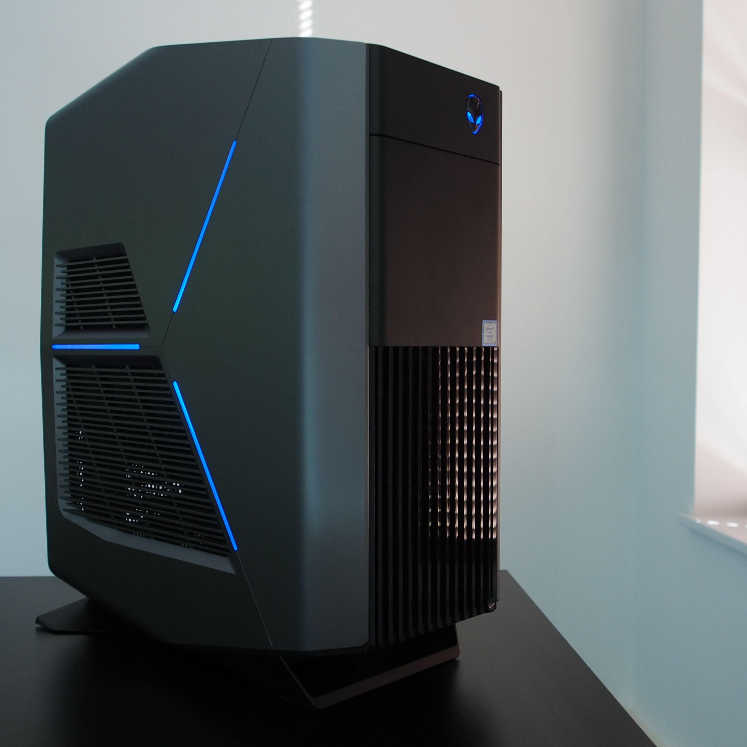 Alienware Aurora R6 GAMING Computer -1TB, 16GB RAM, i7-7700K