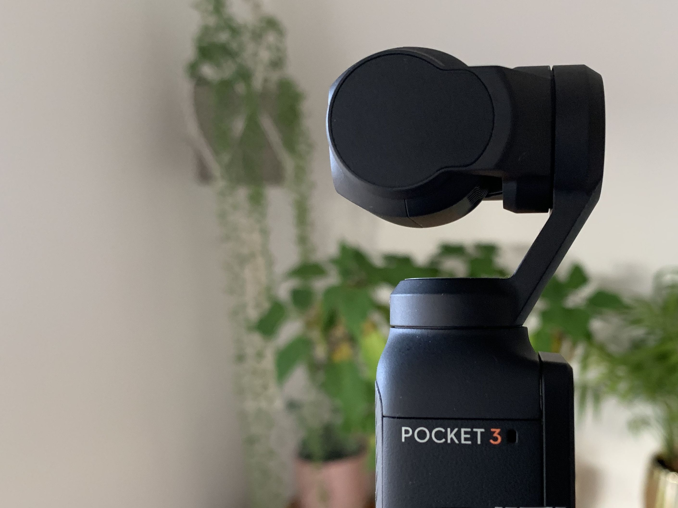 thumbnail image 2 of DJI Osmo Pocket 3 Creator Combo, Vlogging Camera With 1'' CMOS, 4K 2 of 14