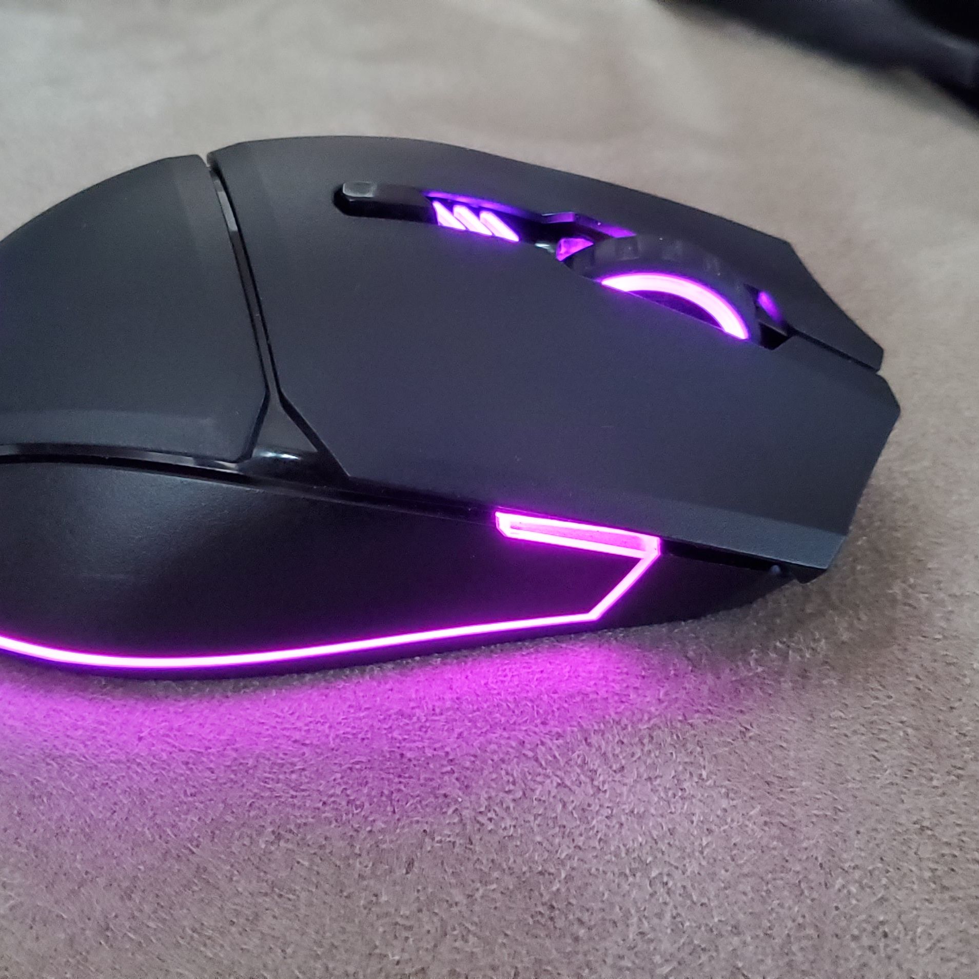 Cooler Master MM831 Wireless Gaming Mouse Review: 32,000 CPI