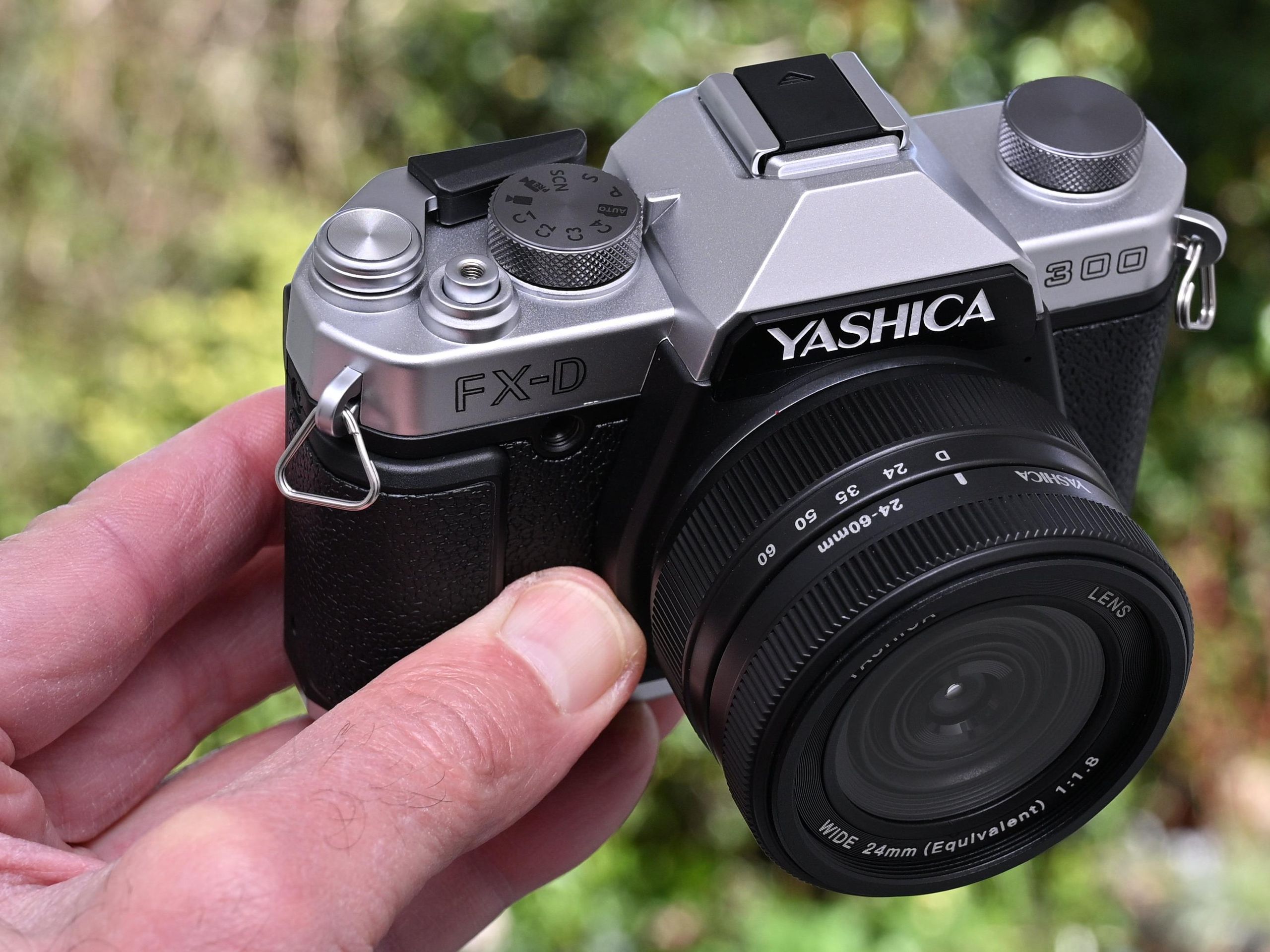 M*o様 YASHICA FX-D300 Yashica FX-D 300 review: a digital compact camera with a 1970s SLR