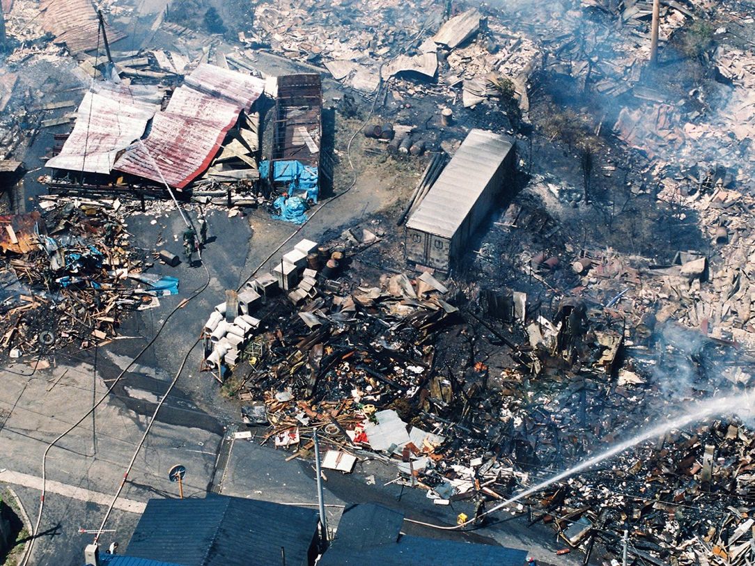 特撮 TSUNAMI Hundreds killed in tsunami after 8.9 Japan quake