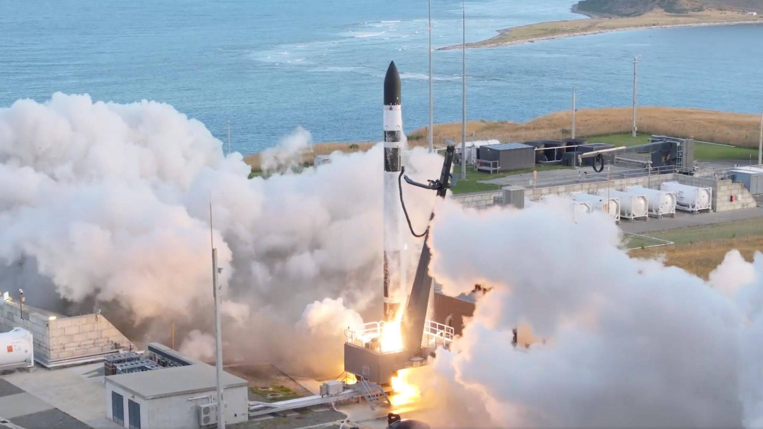 Rocket Lab launches final mission of 2025, sends Japanese Earth-observing  satellite to orbit (video) | Space