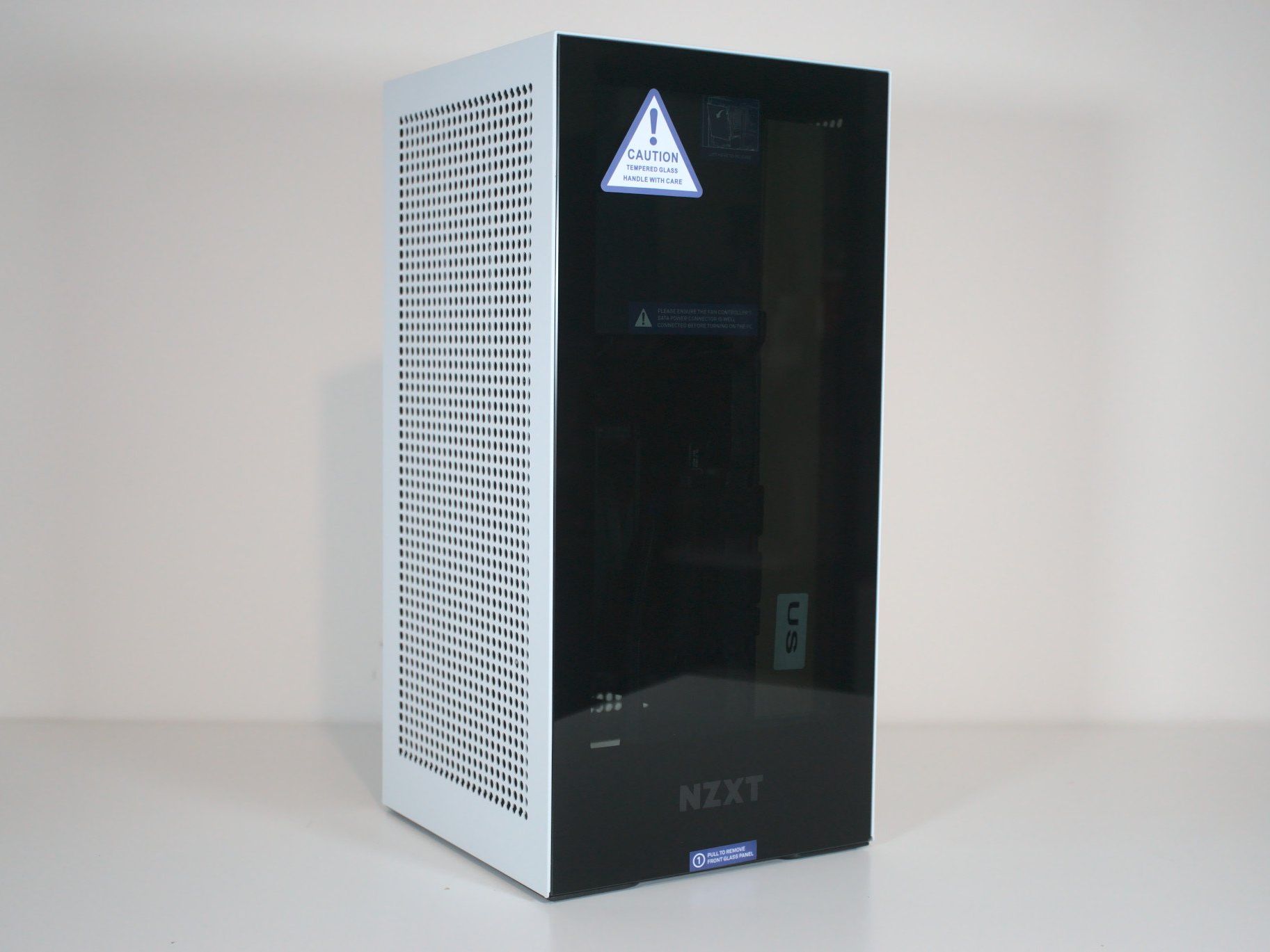 NZXT H1 v2 新品未使用 J5d3JS9V9XbY2f3ZcMfUK3.jpg