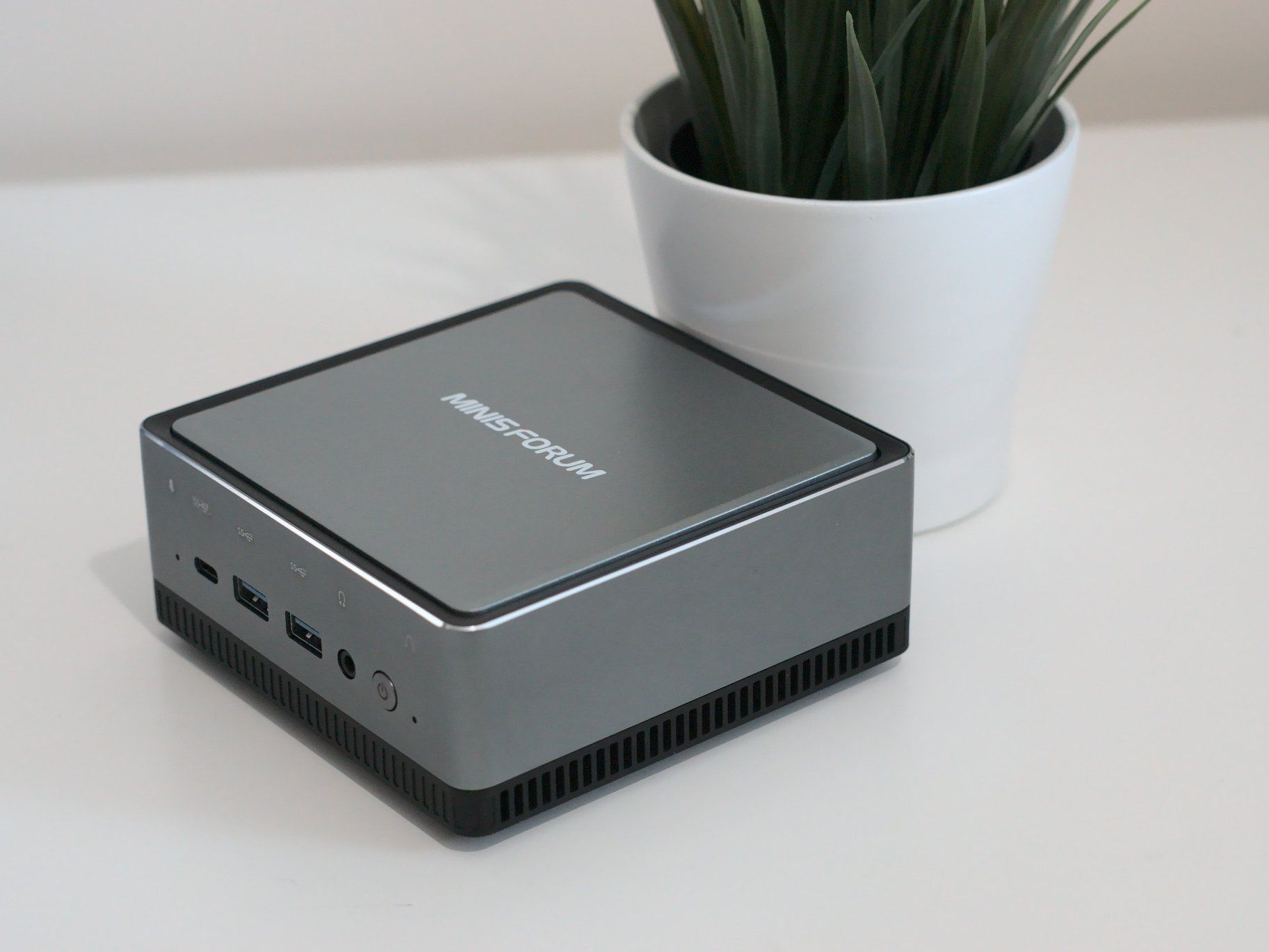 ミニPC [Q800] MINIS FORUM UN126W ミニPC [Q800] MINIS FORUM UN126W