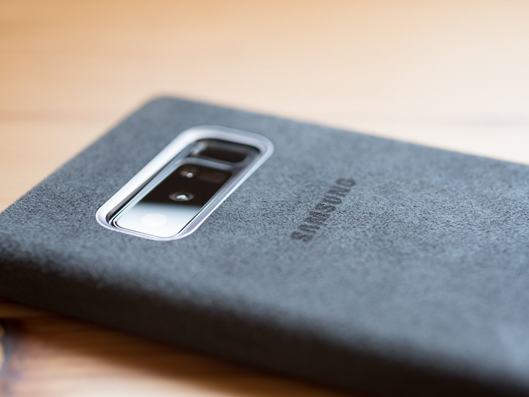 彩子 Galaxynote8 The Galaxy Note 8 Alcantara case is like a soft blanket for