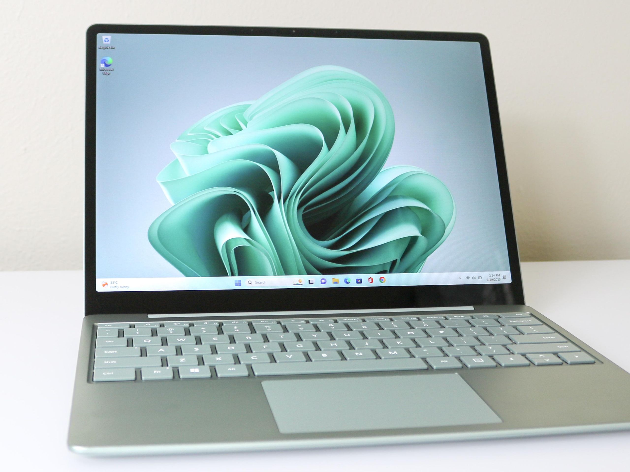 Microsoft surface laptop go3 本体　platinum Amazon.com: Microsoft Surface Laptop Go 3 12.4