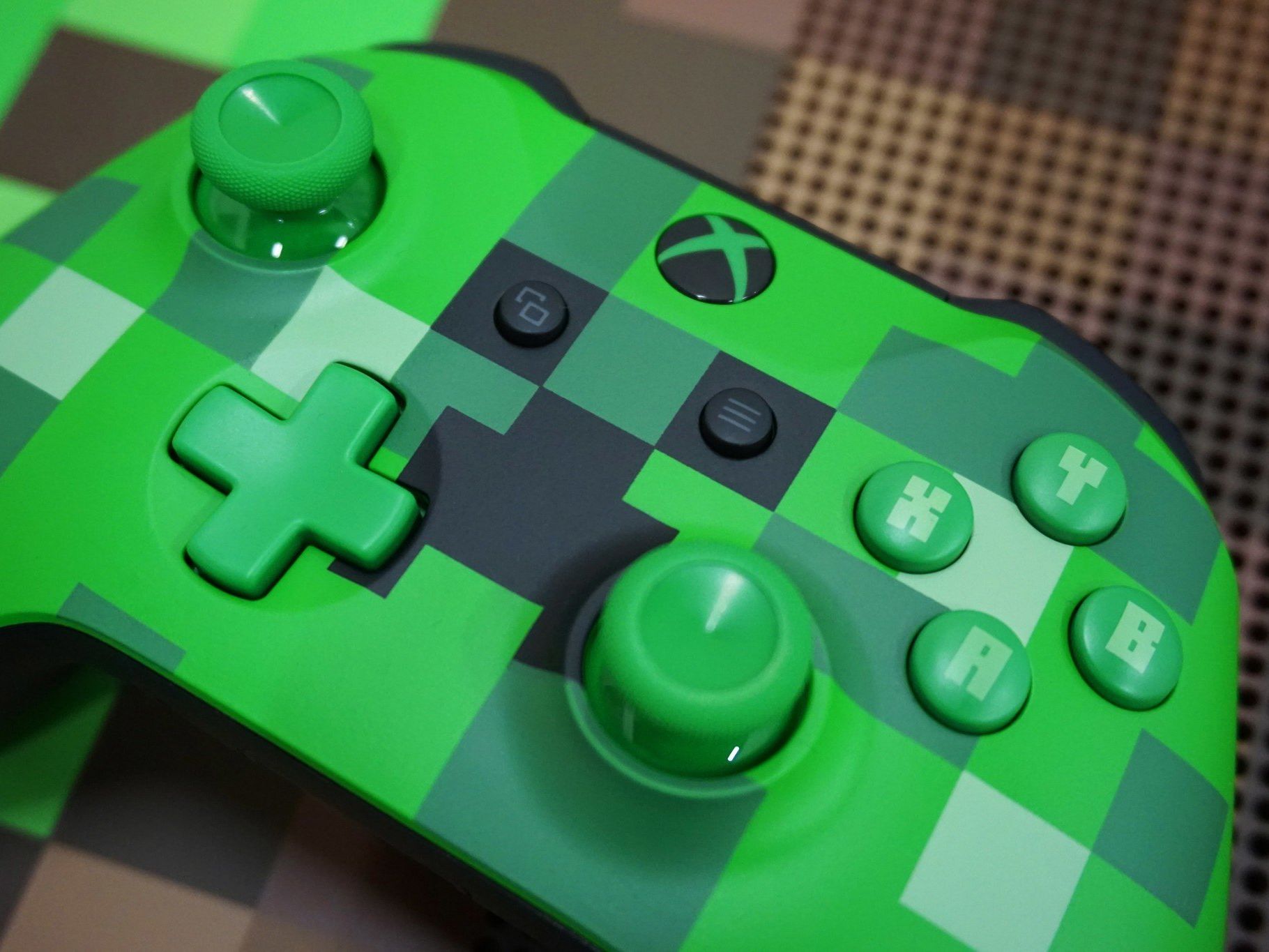 Minecraft Creeper and Pig Xbox One controllers now available