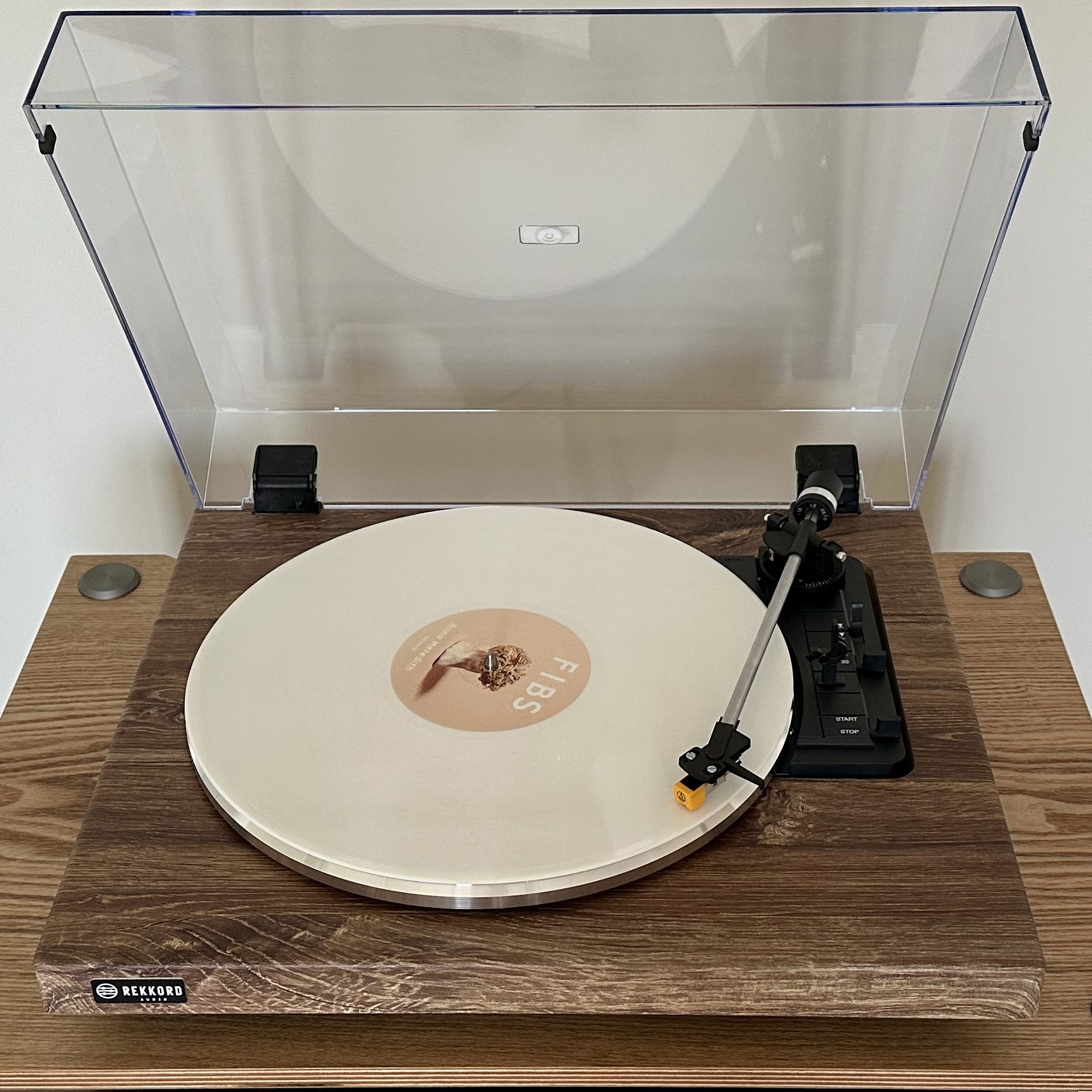 Rekkord Audio F300 turntable review: a classy, fully automatic
