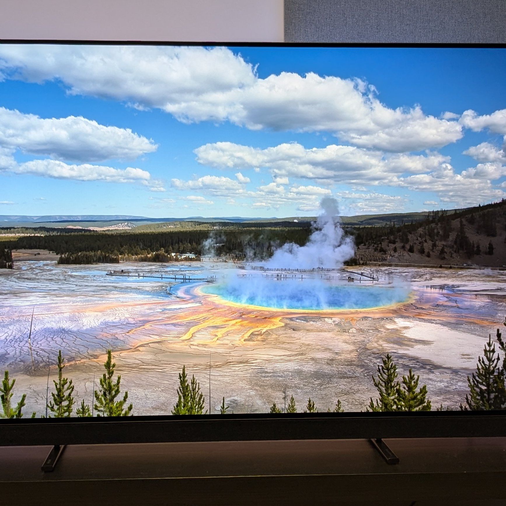 Philips OLED909 review: a superb OLED TV with a great feature LG
