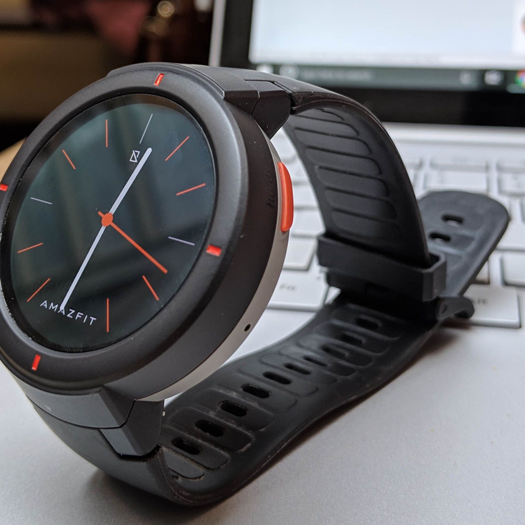 Amazfit Vergeスマートウォッチ Xiaomi Xiaomi-backed Amazfit Verge fitness tracker is now available in