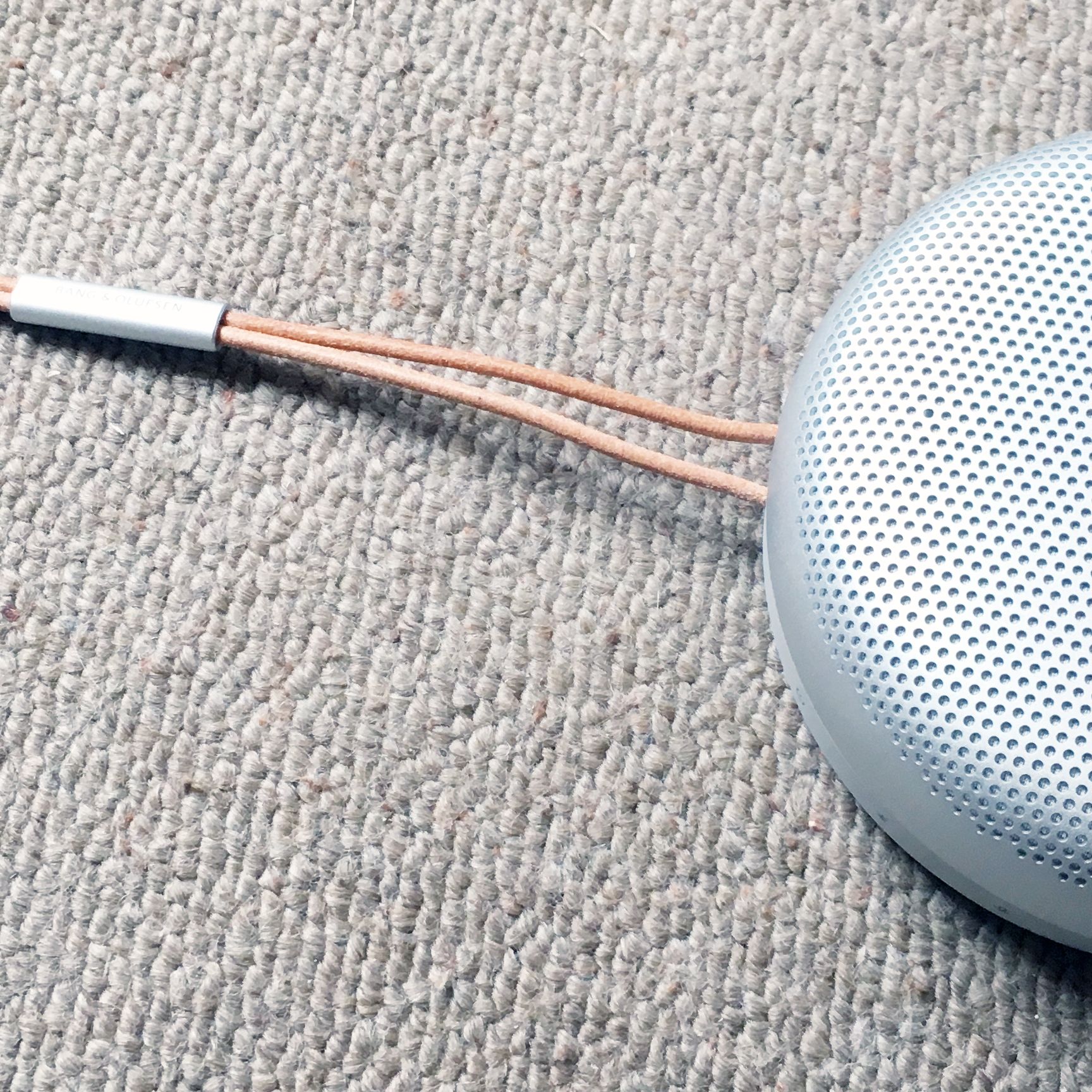 B&O Bang & Olufsen Beosound A1 シルバー Amazon.com: Bang & Olufsen Beosound A1 (2nd Generation) Wireless