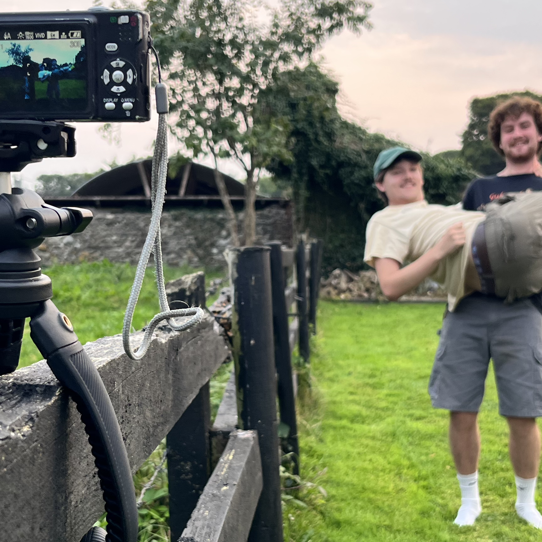 Freewell Vlogpod Trépied 3K avec Support de téléphone Support | Compatible avec iPhone, appareil photo reflex numérique, caméras d'action, idéal pour les selfies de vlogging Freewell Vlogpod Trépied 3K avec Support de téléphone Support | Compatible avec iPhone, appareil photo reflex numérique, caméras d'action, idéal pour les selfies de vlogging