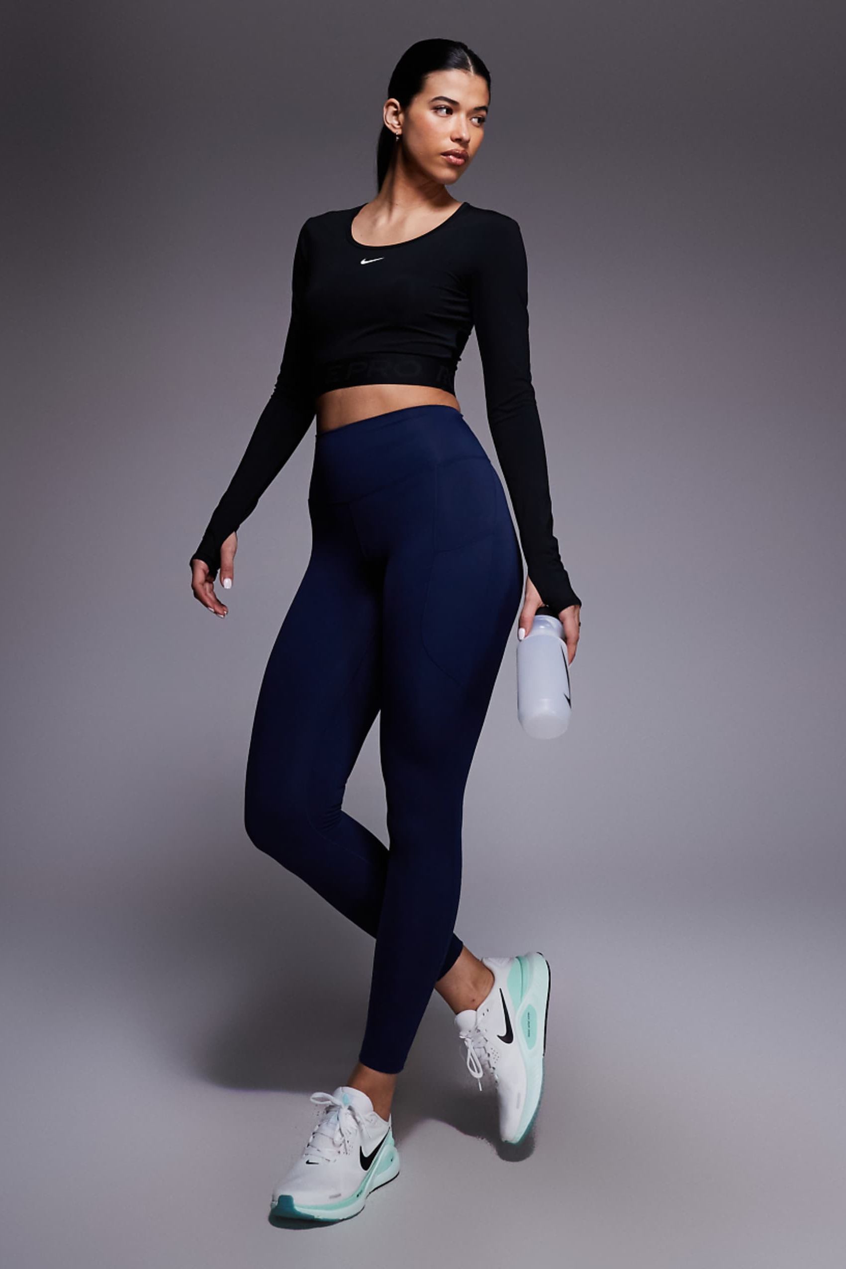 Nike Training High Rise 7/8 Leggings in Navy
