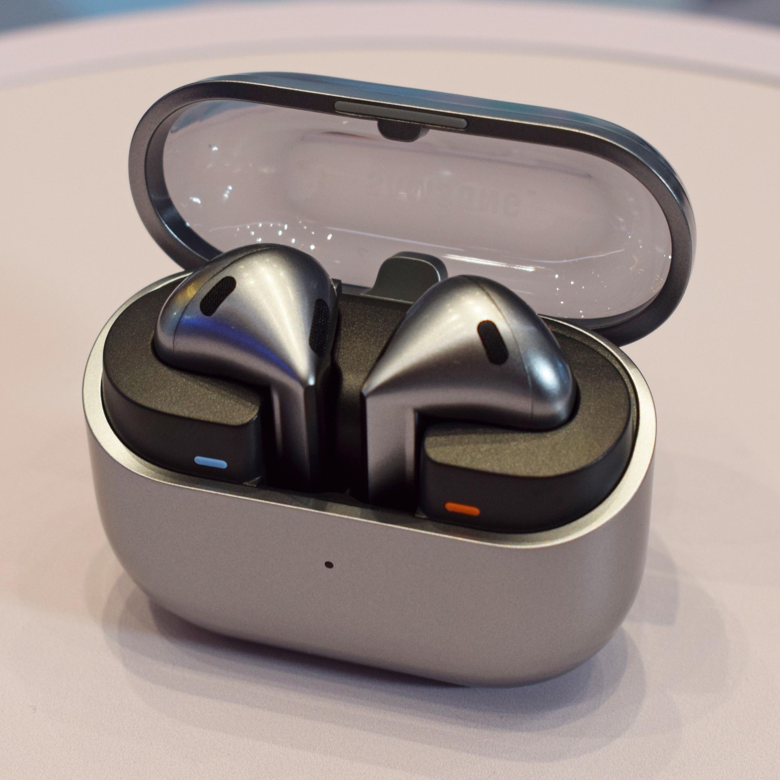 SAMSUNG - 新品未使用　SAMSUNG　Galaxy　Buds3 新品・未開封品」Galaxy Buds3 [SM-R530][ホワイト][サムソン