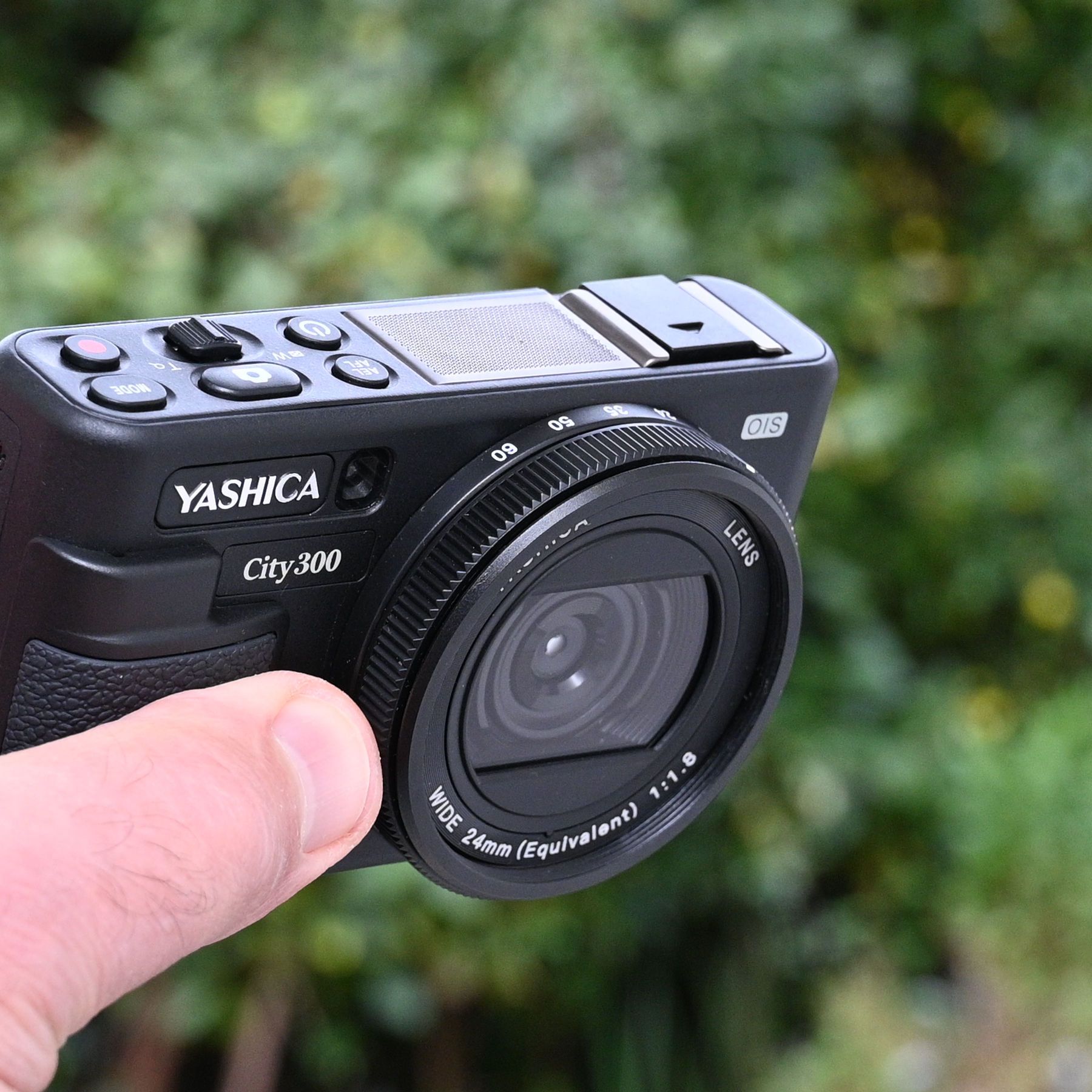 Yashica City 300 review: this compact camera aims to deliver