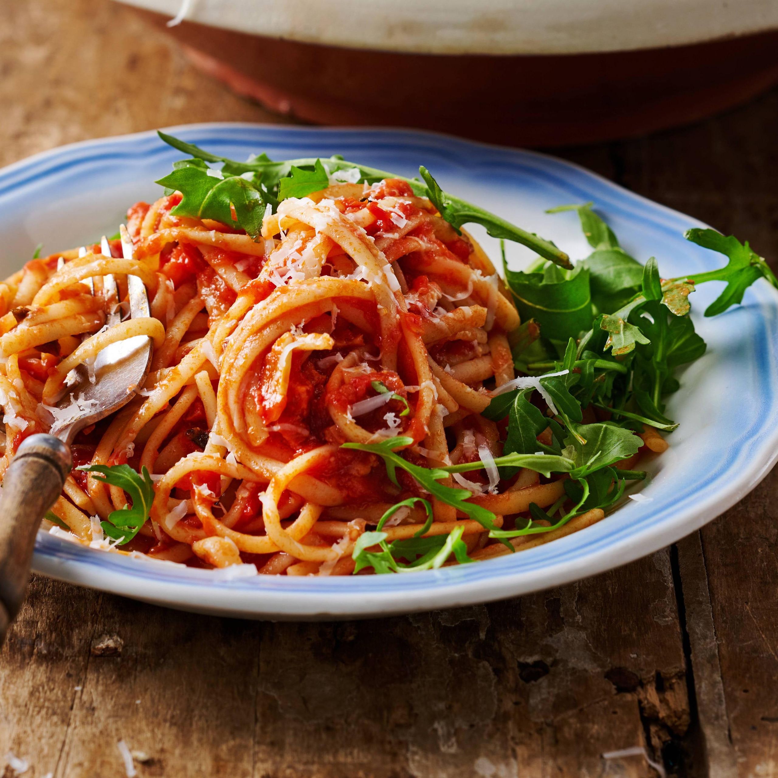 Simple chorizo and tomato linguine with rocket recipe | GoodtoKnow