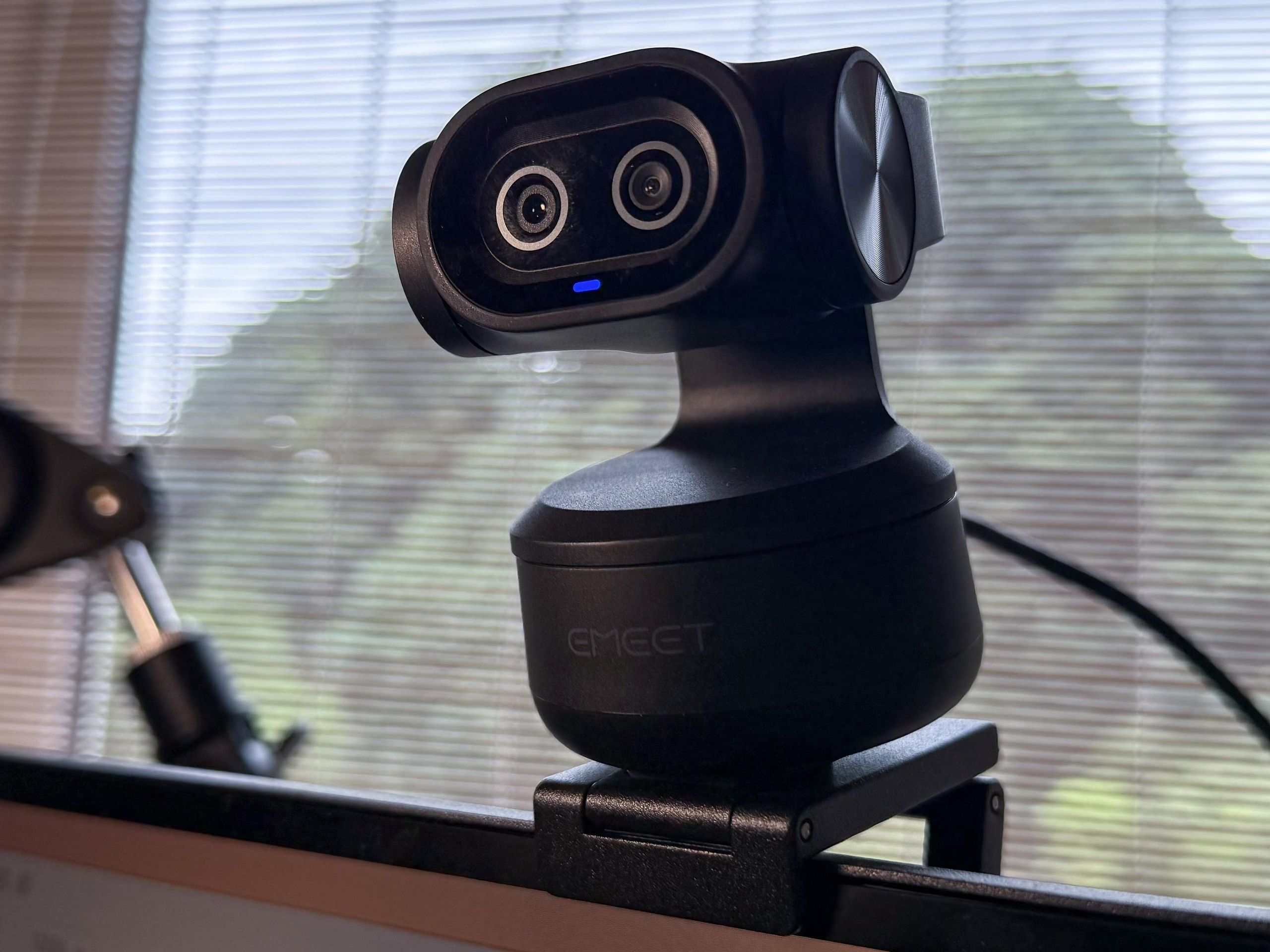 Emeet Pixy Dual-Camera PTZ 4K Webcam review: keeps you in the