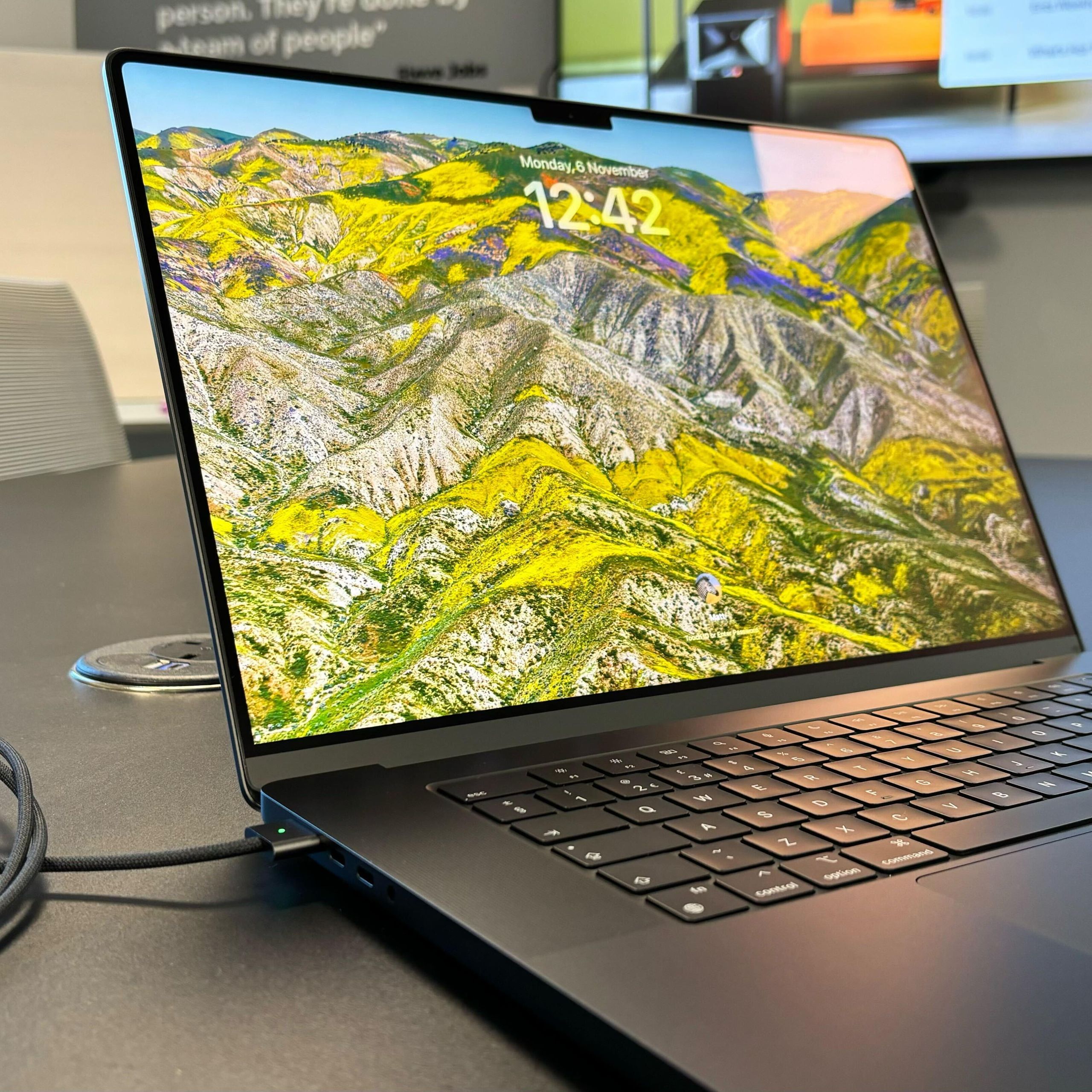 MacBook Pro 【M4 MAX 】14インチ MacBook Pro - Apple (CA)